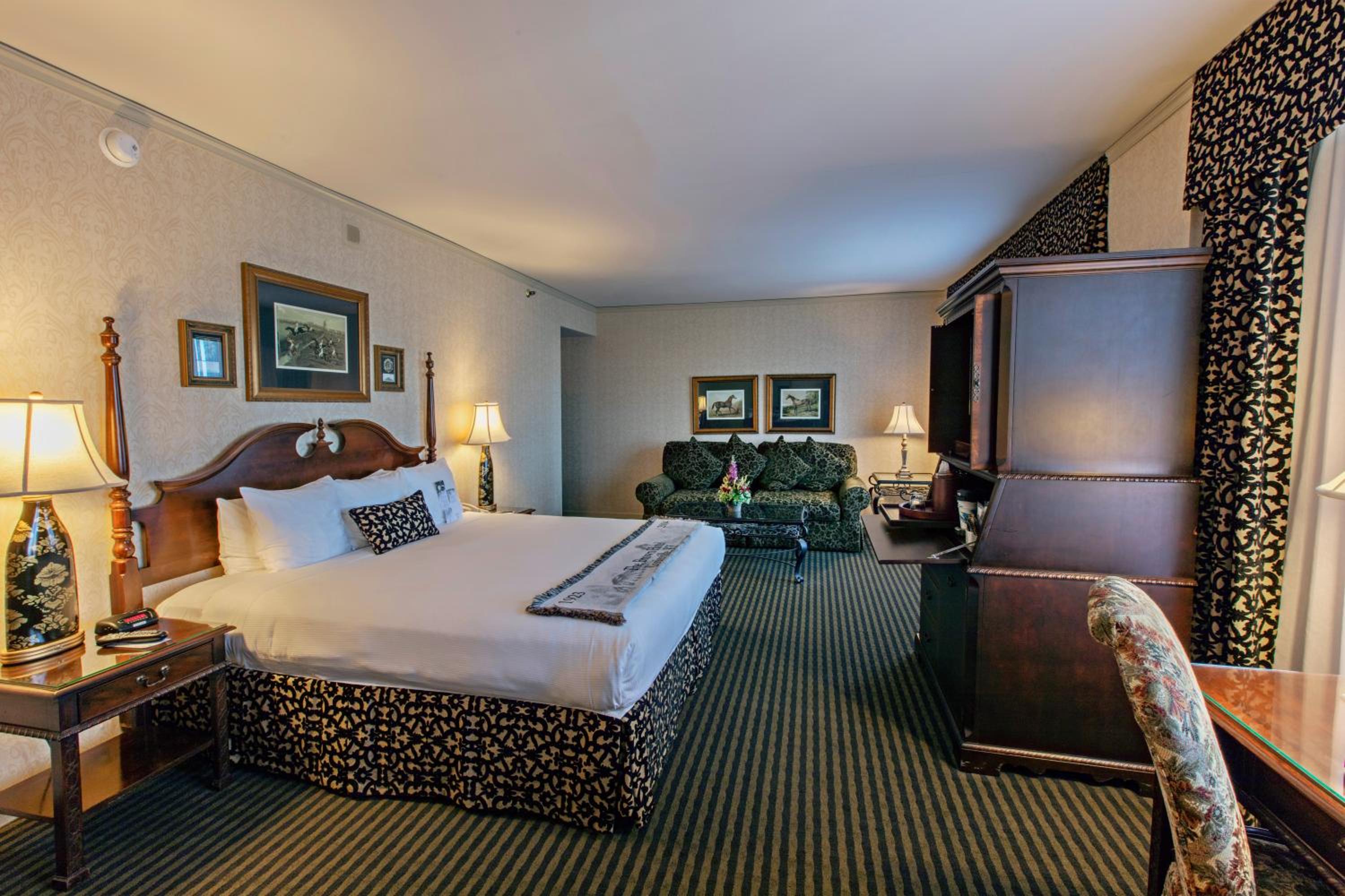 Luxury King Room - Photo 4