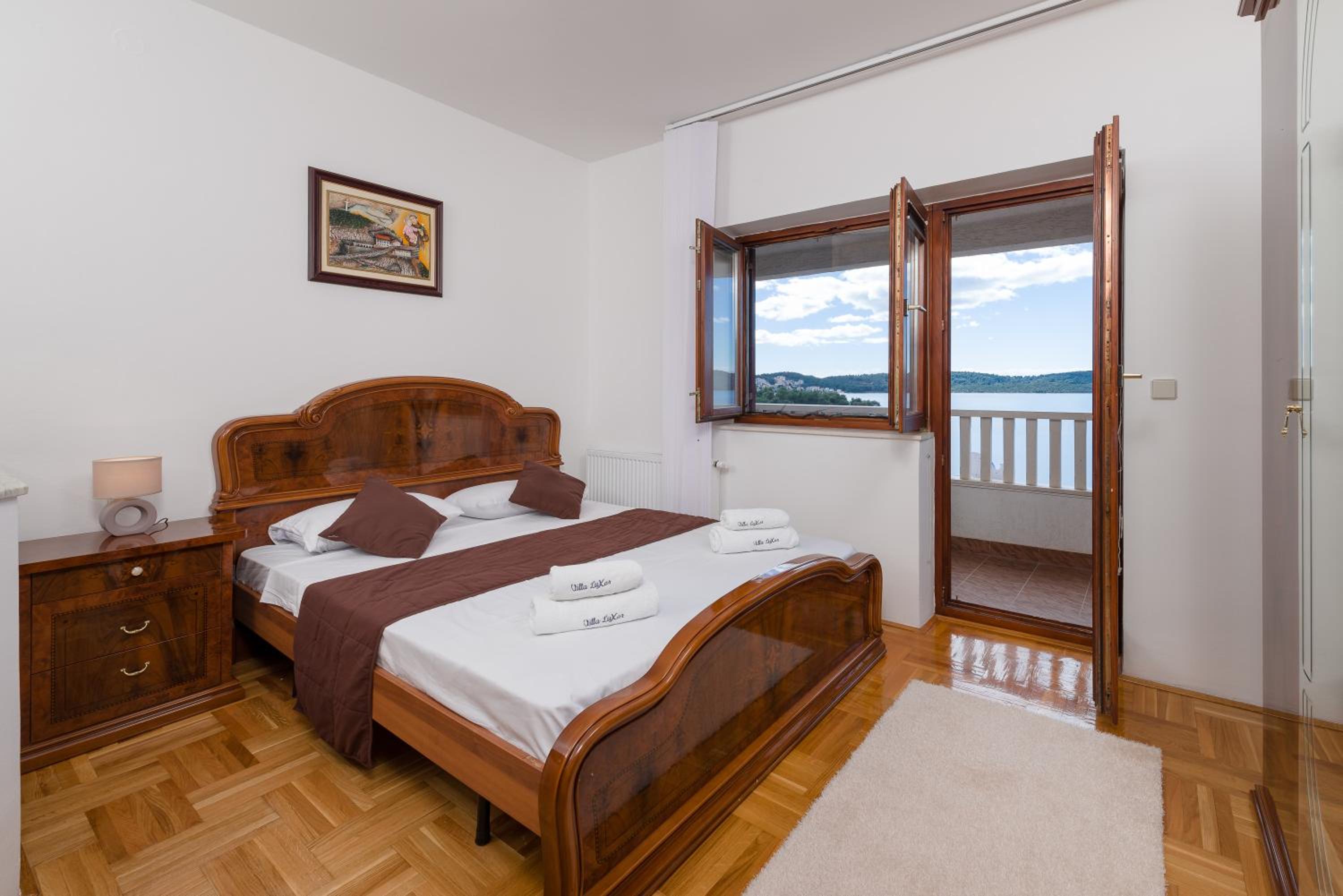 Deluxe Four-Bedroom Apartment