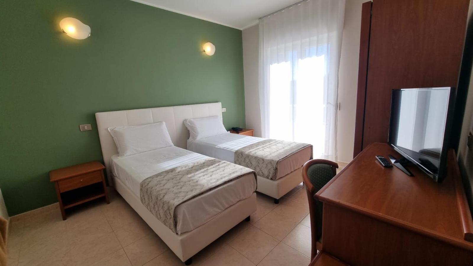 Double Room - Photo 2