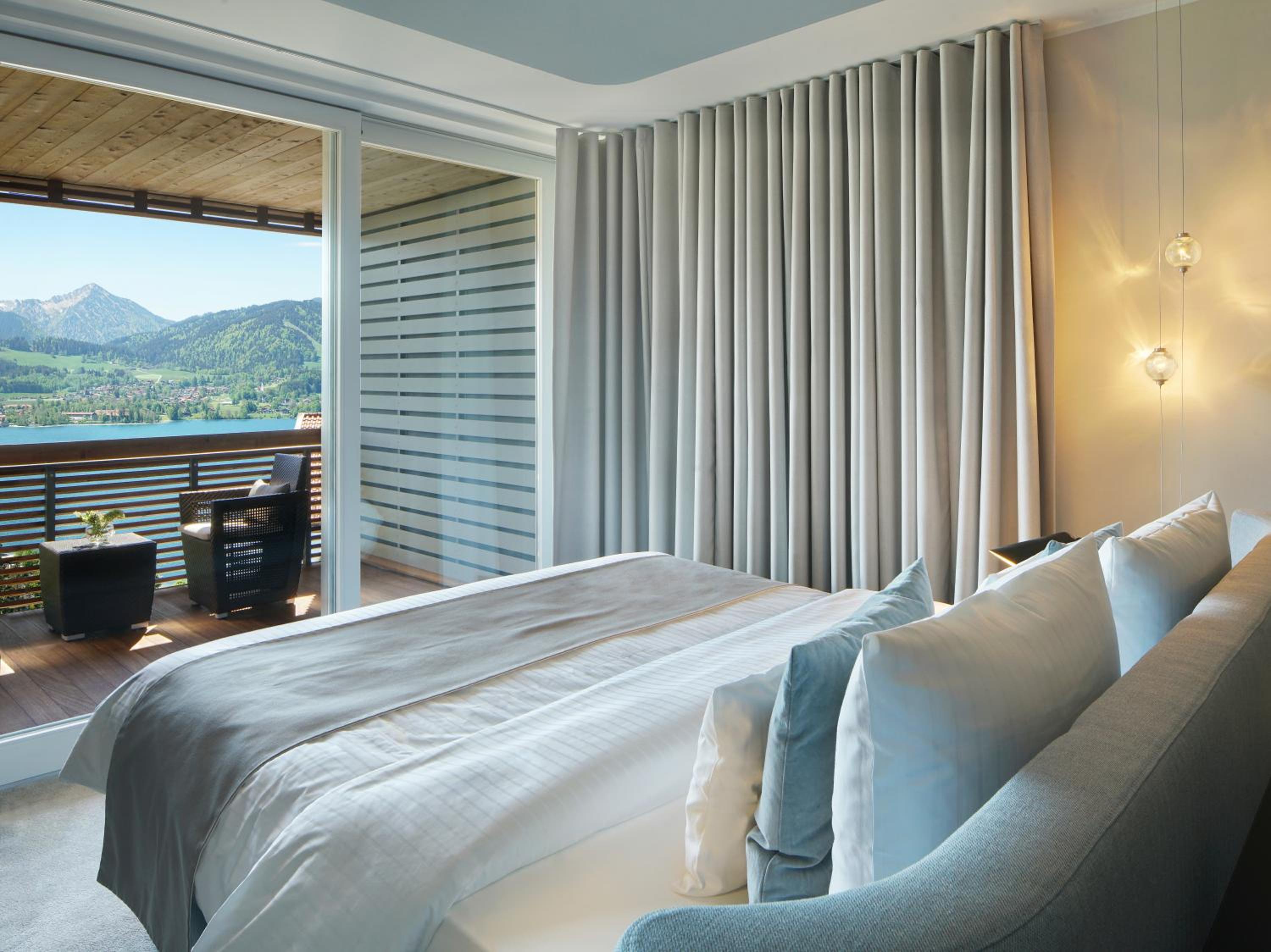 Deluxe Double Room (2 Adults + 1 Child)