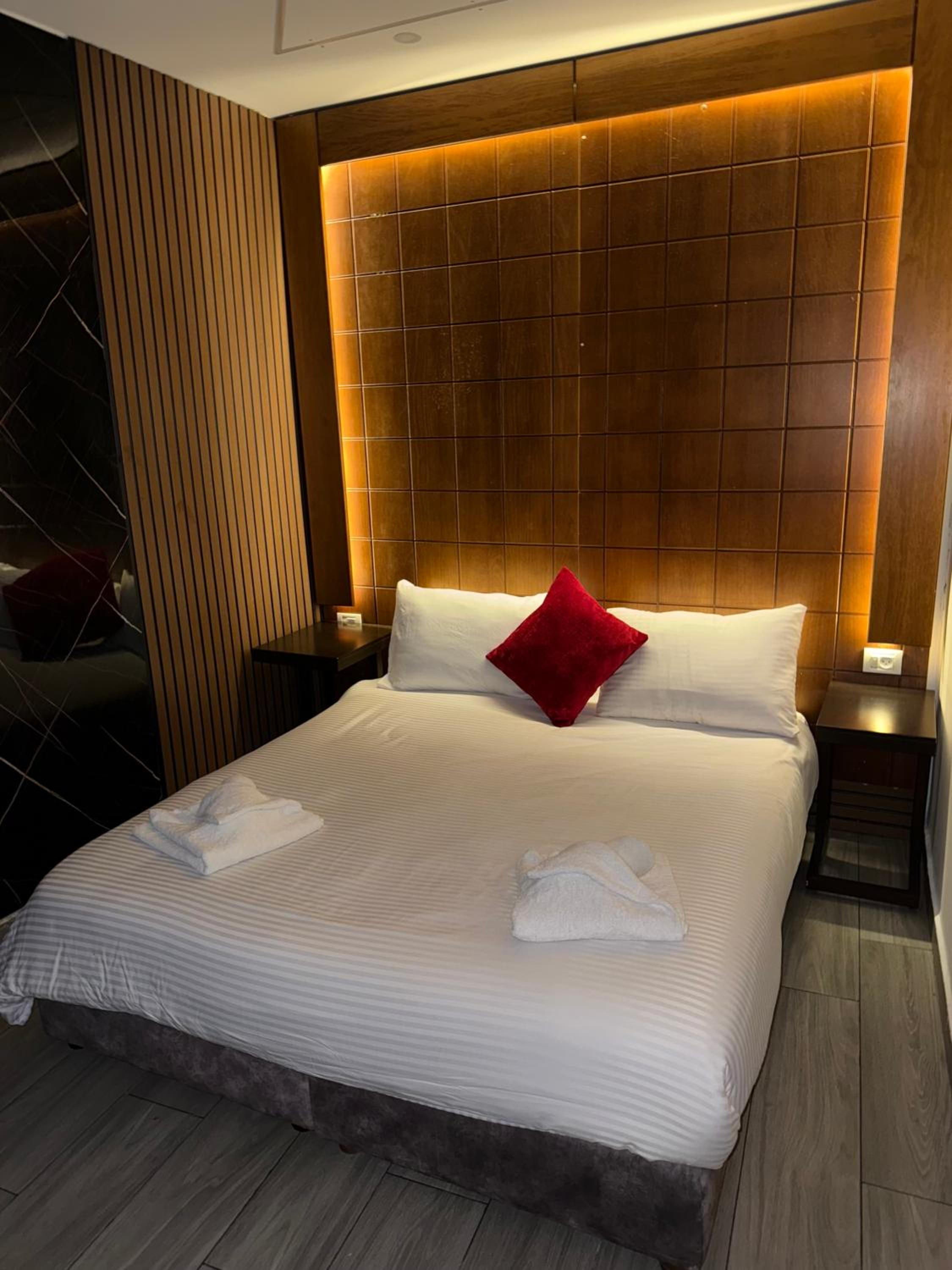Queen Room with Spa Bath
