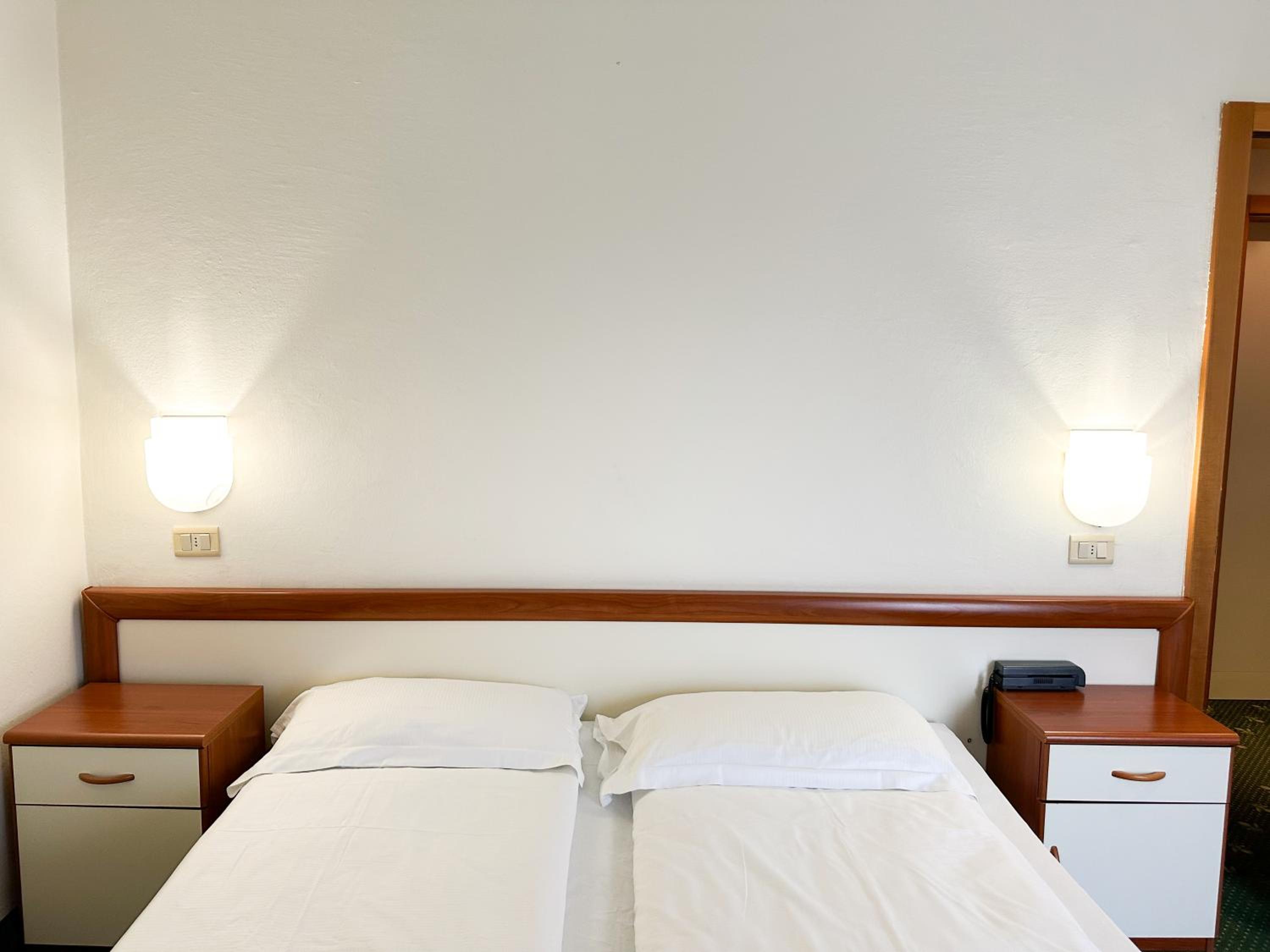 Economy Double Room photo 2
