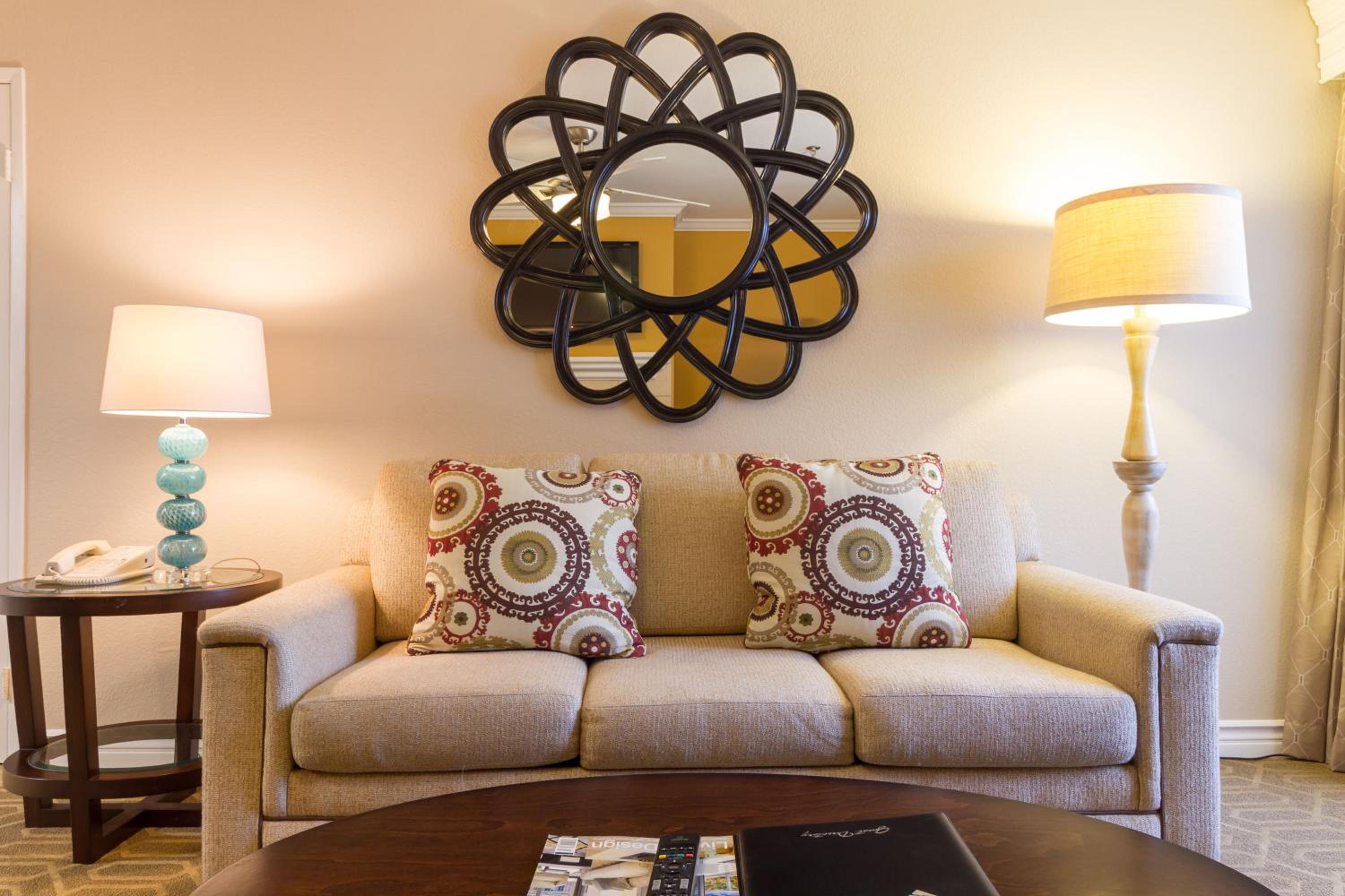 One-Bedroom Suite - Photo 11