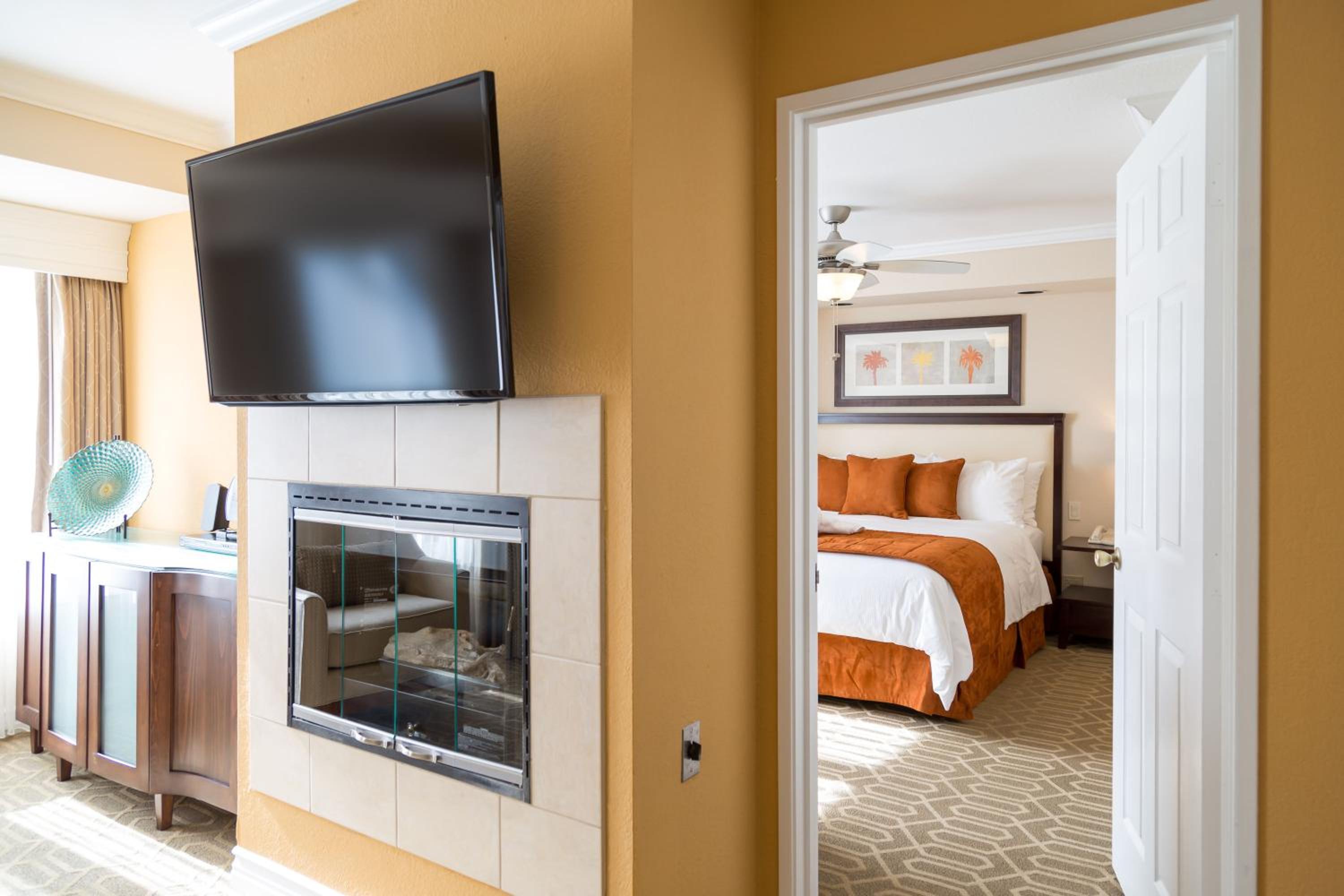 Two-Bedroom Suite - Photo 4