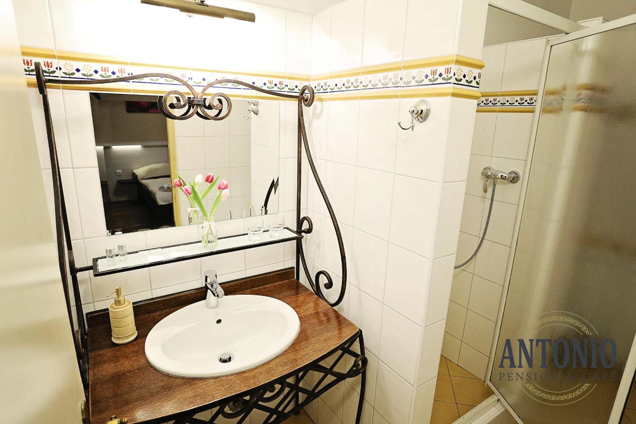 Standard Double Room - Photo 7
