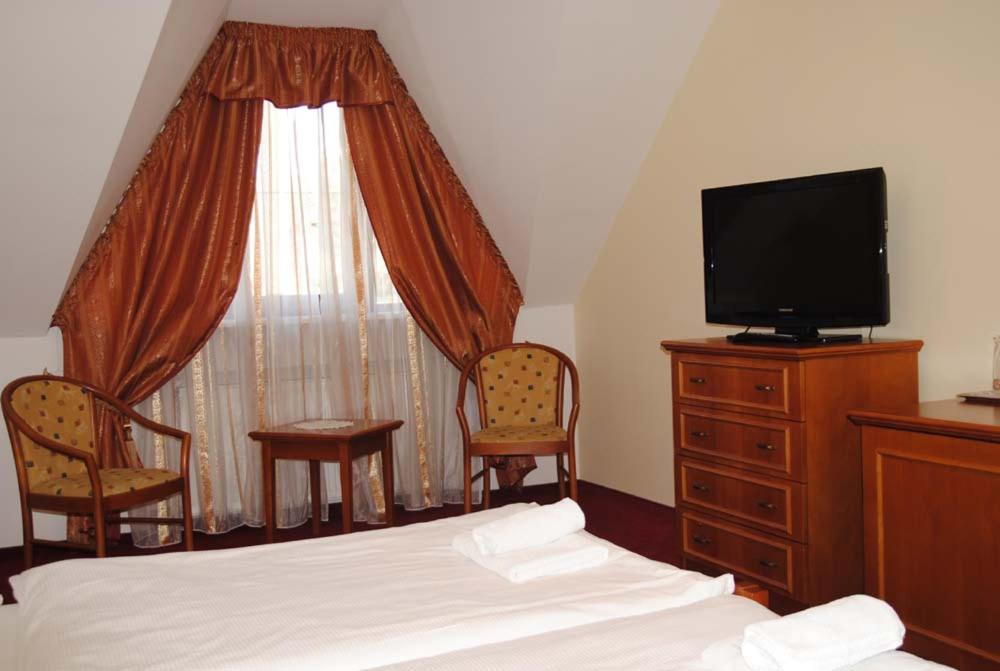 Standard Double or Twin Room - Photo 14