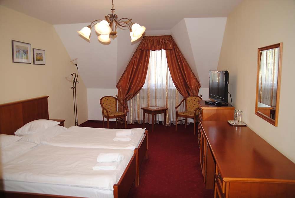 Standard Double or Twin Room - Photo 15