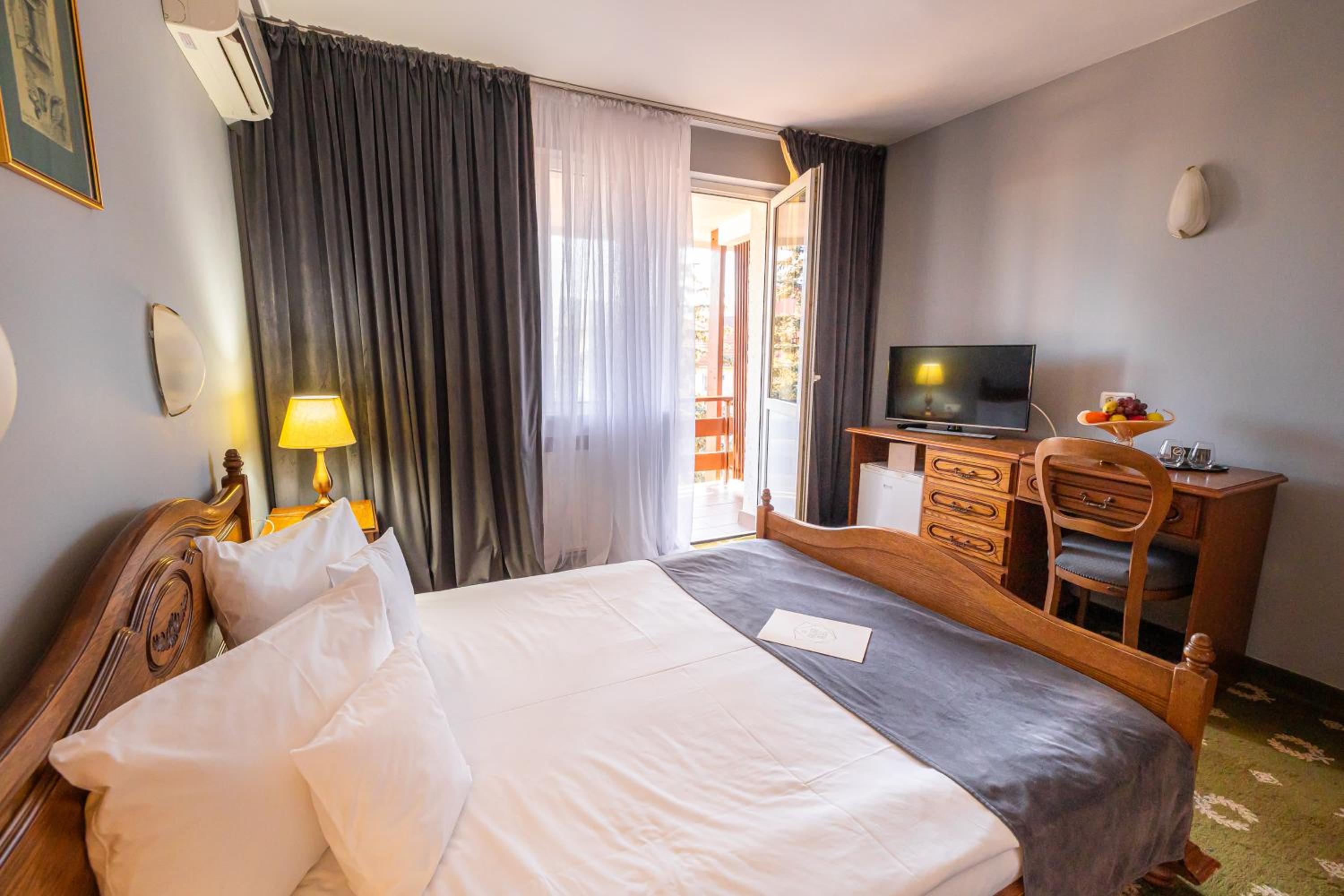 Double Room with Balcony photo 2