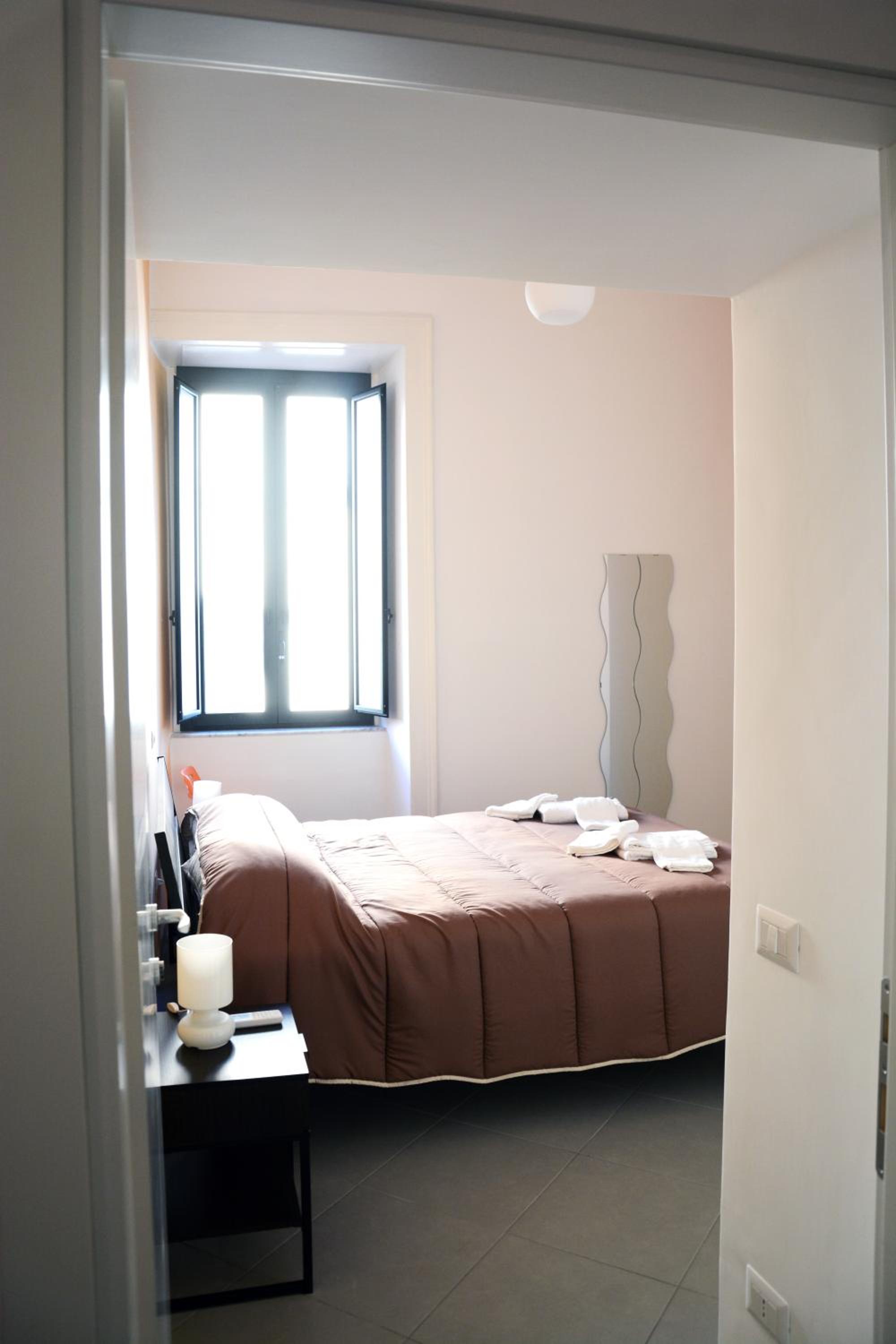 Double Room with Private Bathroom - Photo 21