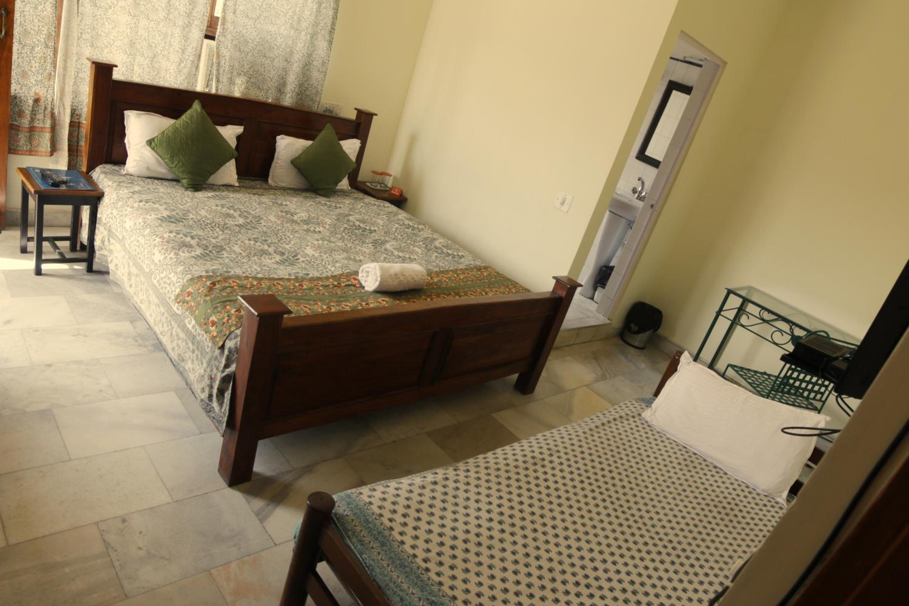 Triple Room with Balcony - Photo 9