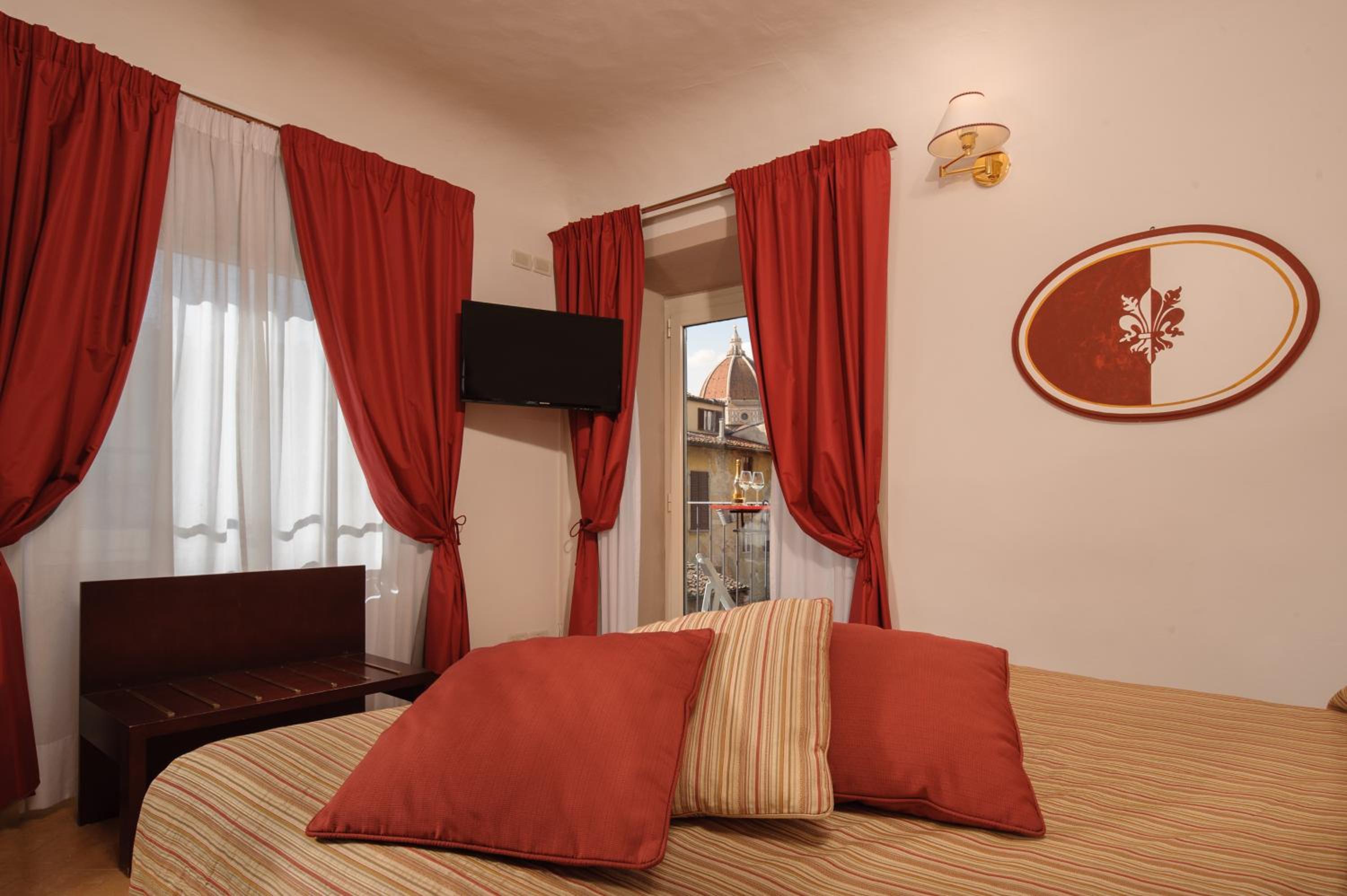 Deluxe Double Room with Balcony photo 1
