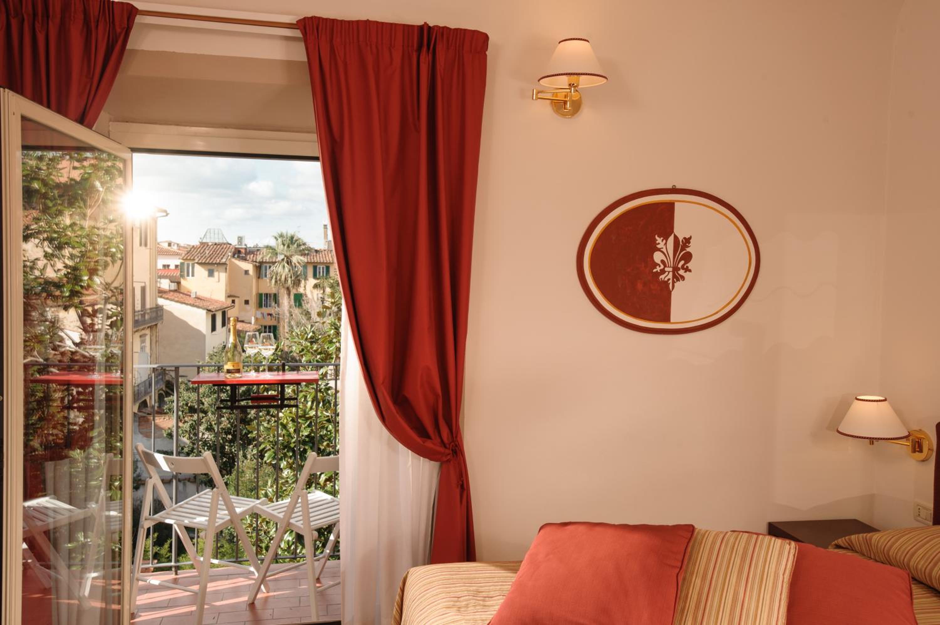 Deluxe Double Room with Balcony photo 2
