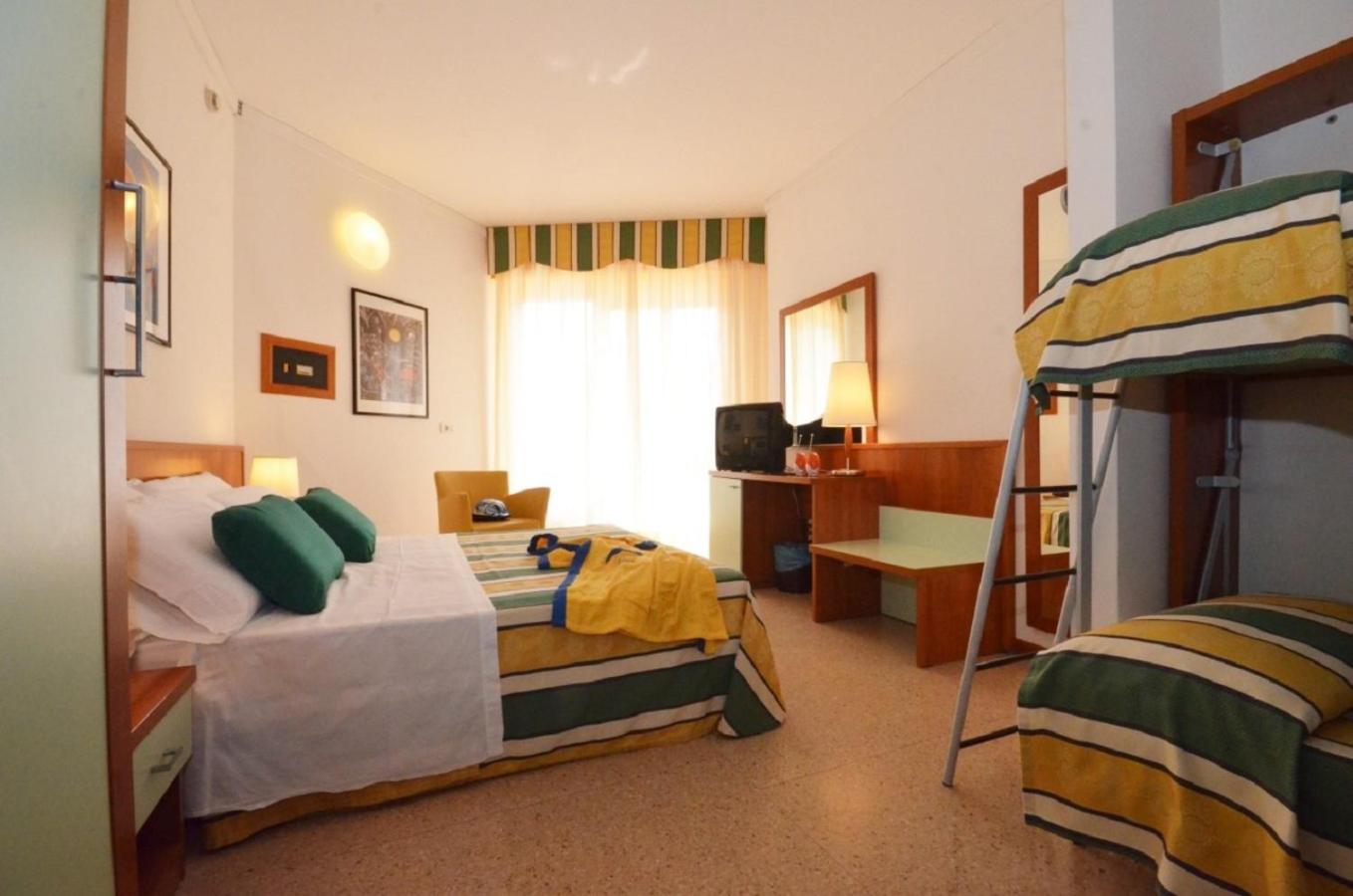 Quadruple Room with Balcony photo 3
