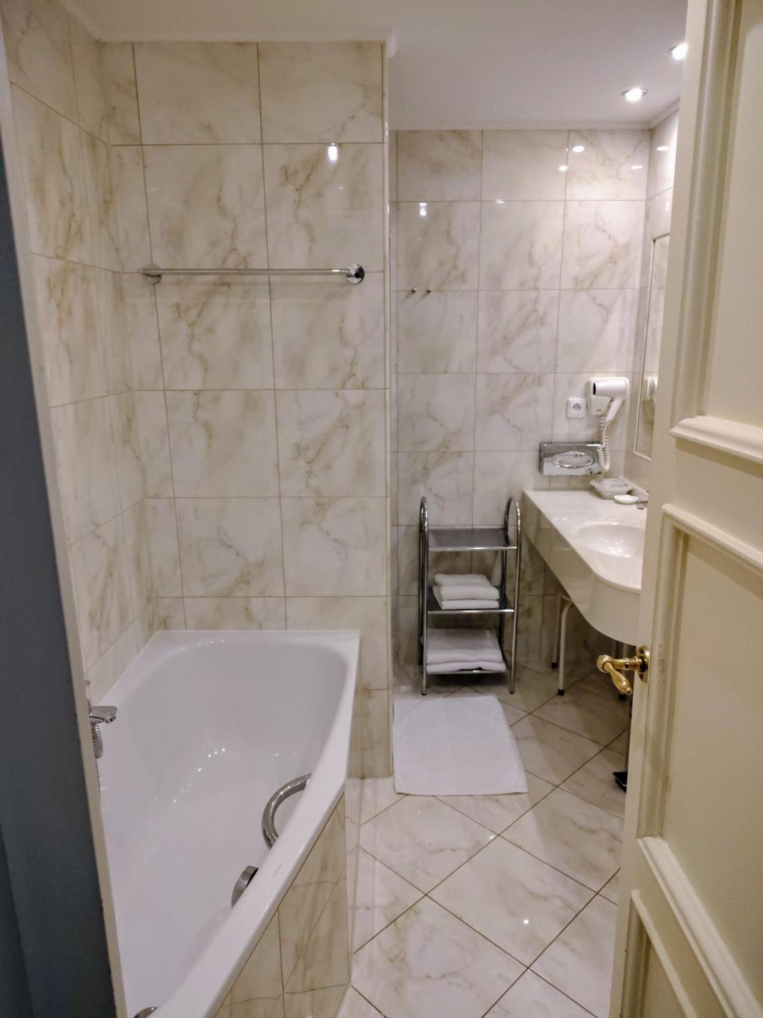 Deluxe King Room photo 2
