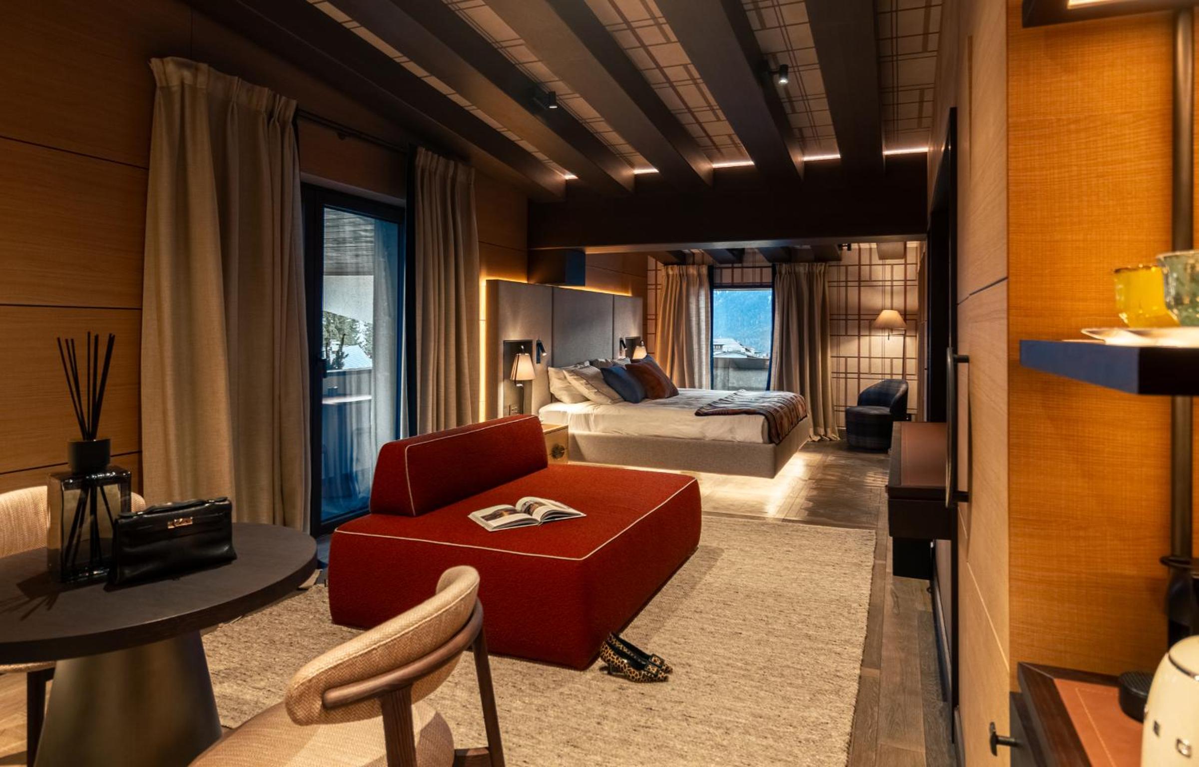 Suite - Photo 1