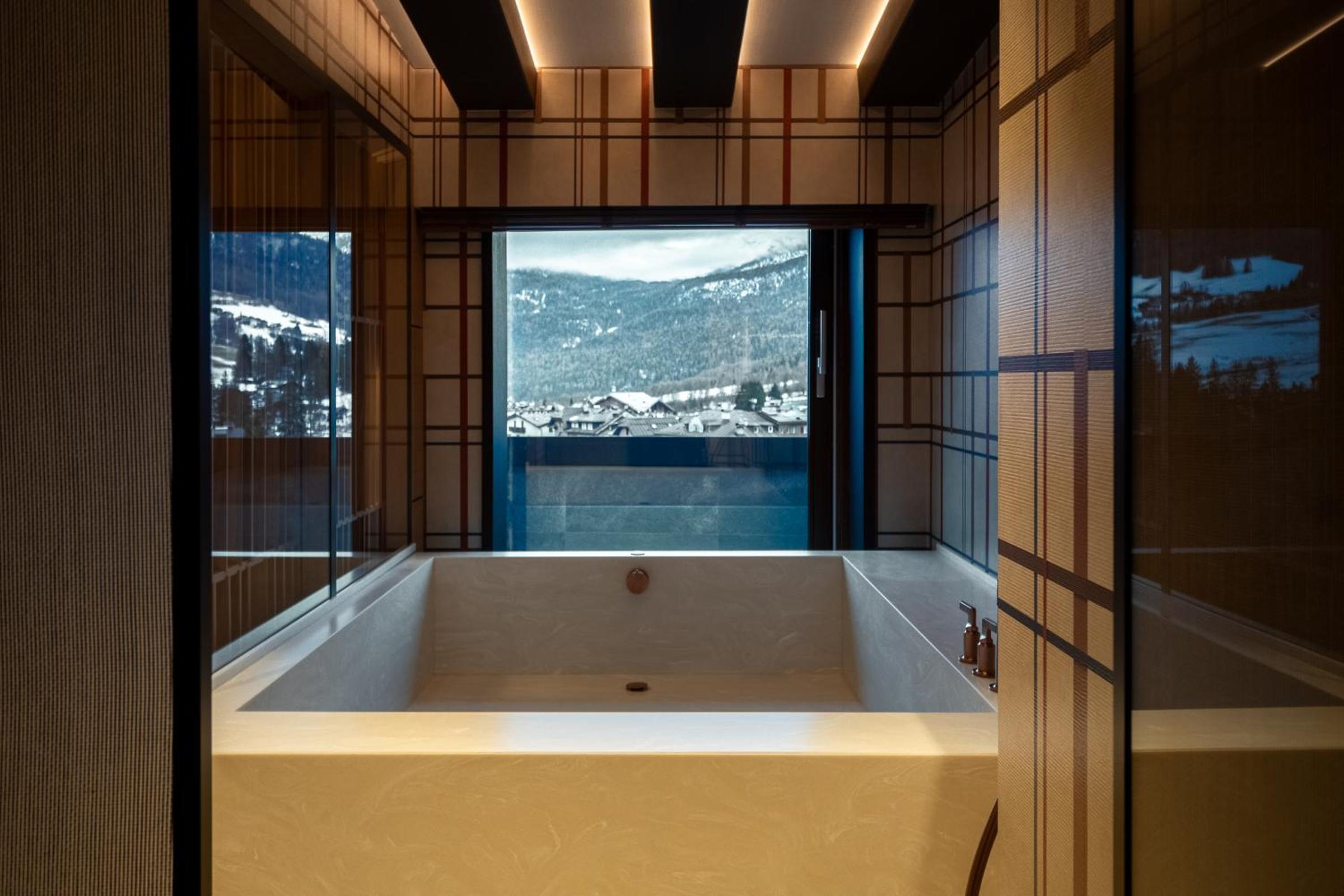 Suite - Photo 3