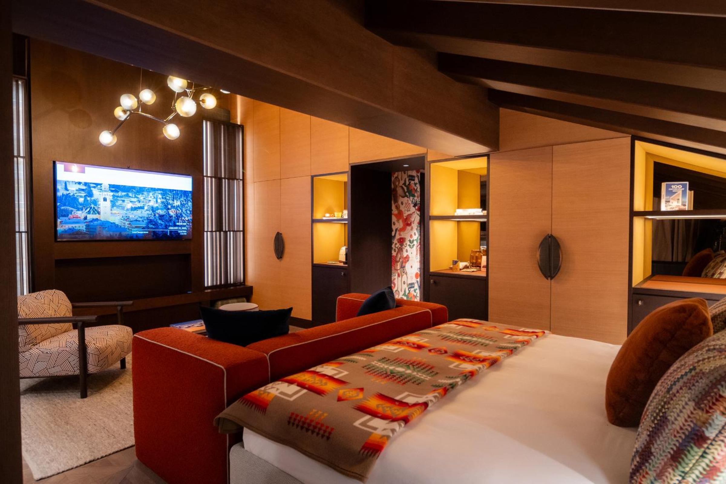 Suite - Photo 10