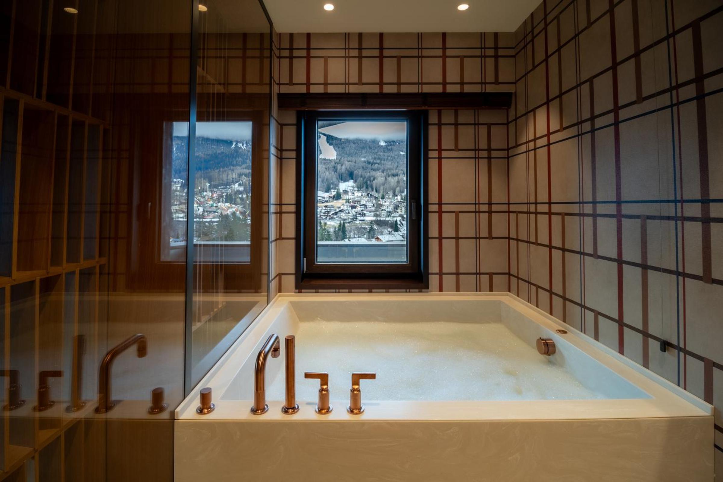 8 Suite  - Photo 10