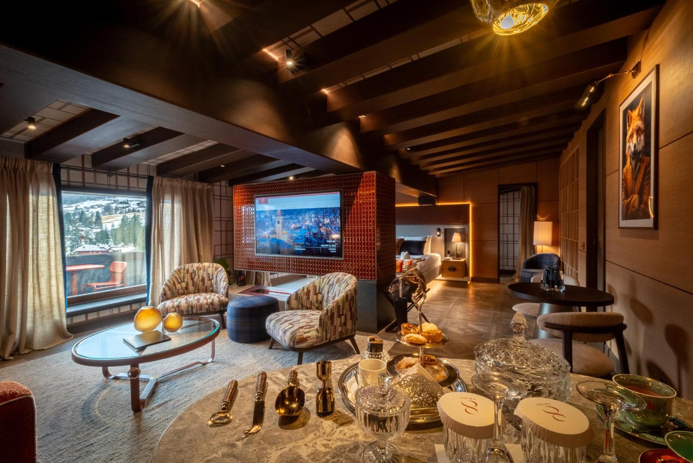 8 Suite  - Photo 1