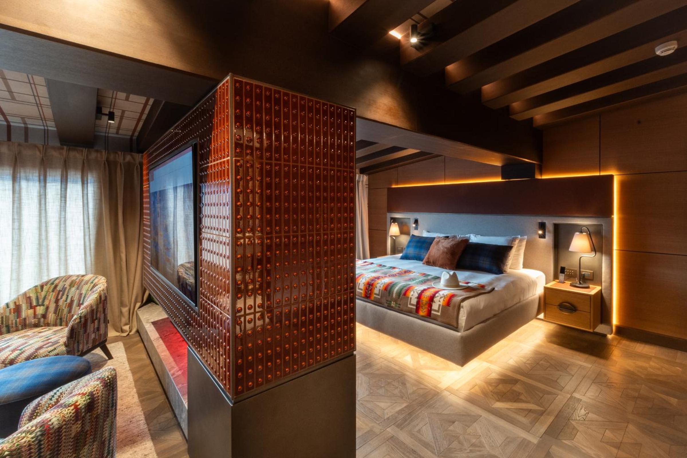8 Suite  - Photo 2