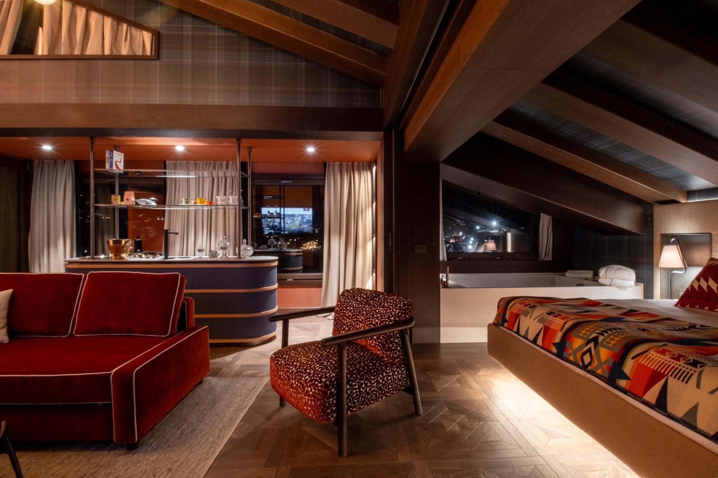 8 Suite  - Photo 5