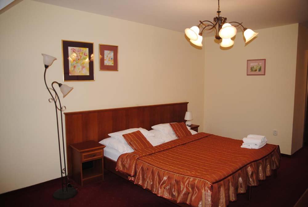 Standard Double or Twin Room - Photo 18