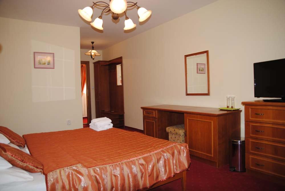Standard Double or Twin Room - Photo 19