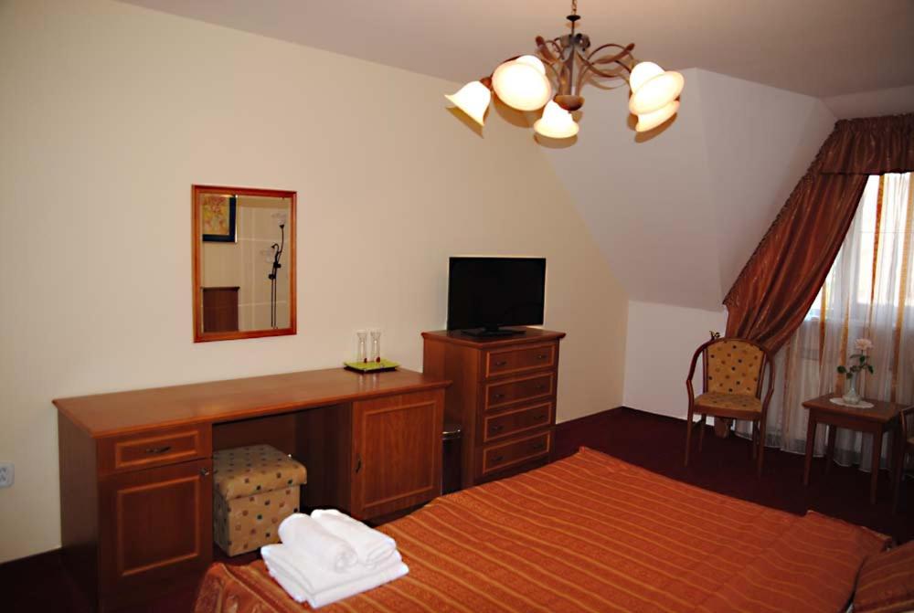 Standard Double or Twin Room - Photo 20