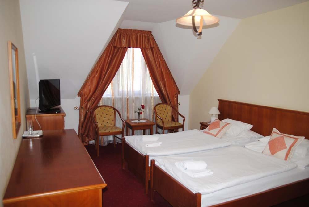 Standard Double or Twin Room - Photo 22