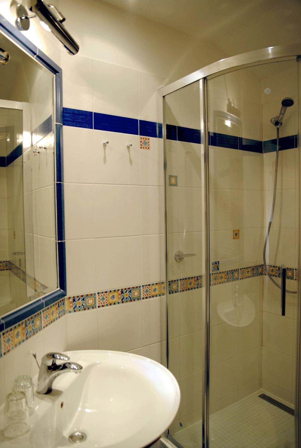 Standard Double or Twin Room - Photo 24