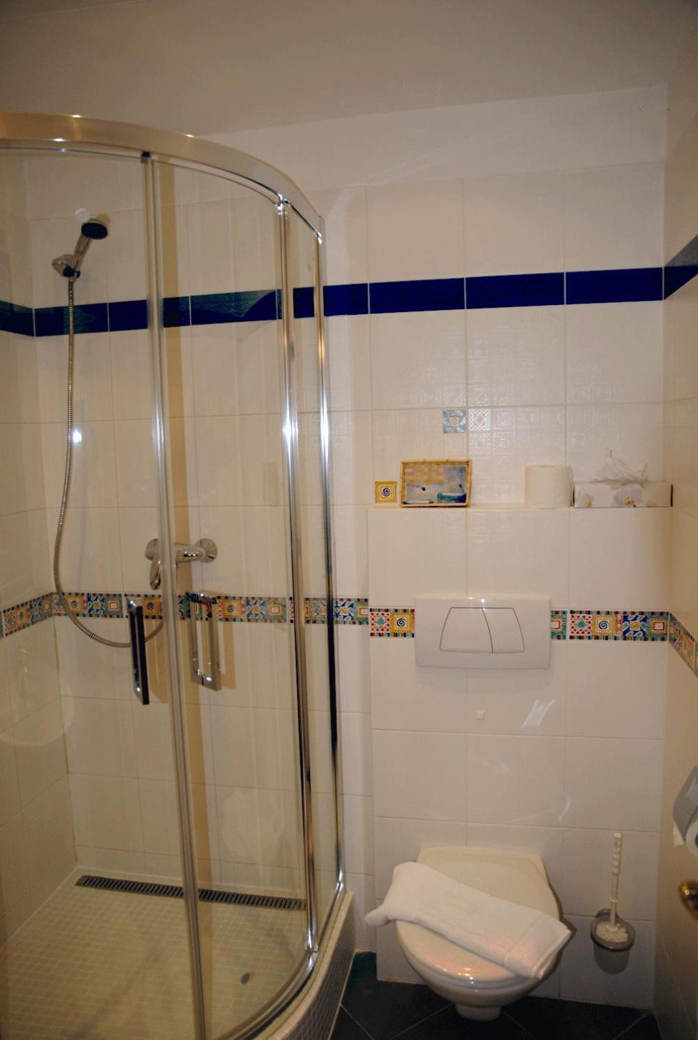 Standard Double or Twin Room - Photo 25