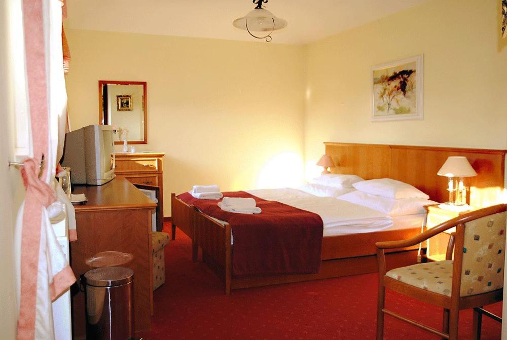 Standard Double or Twin Room - Photo 27