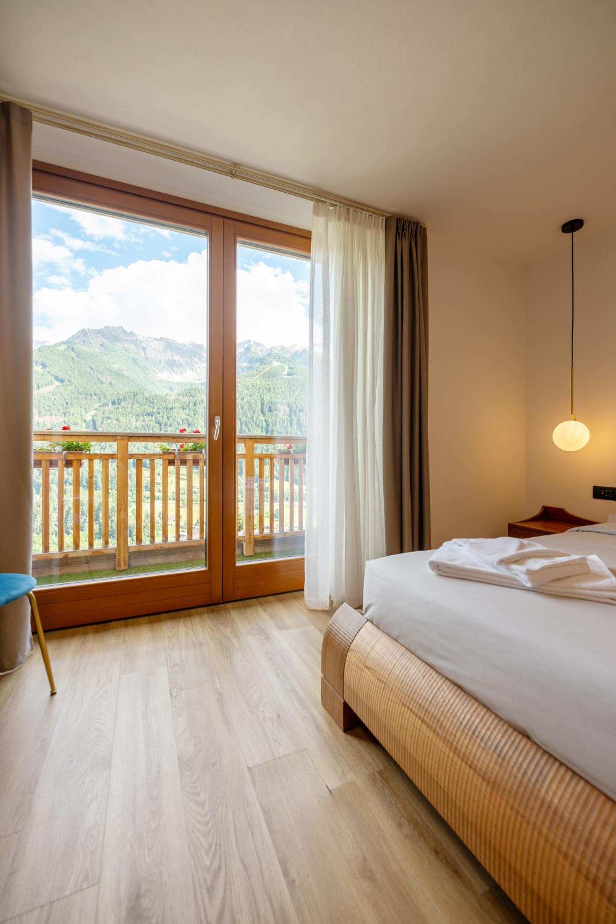 Double Room with Mountain View - Photo 1