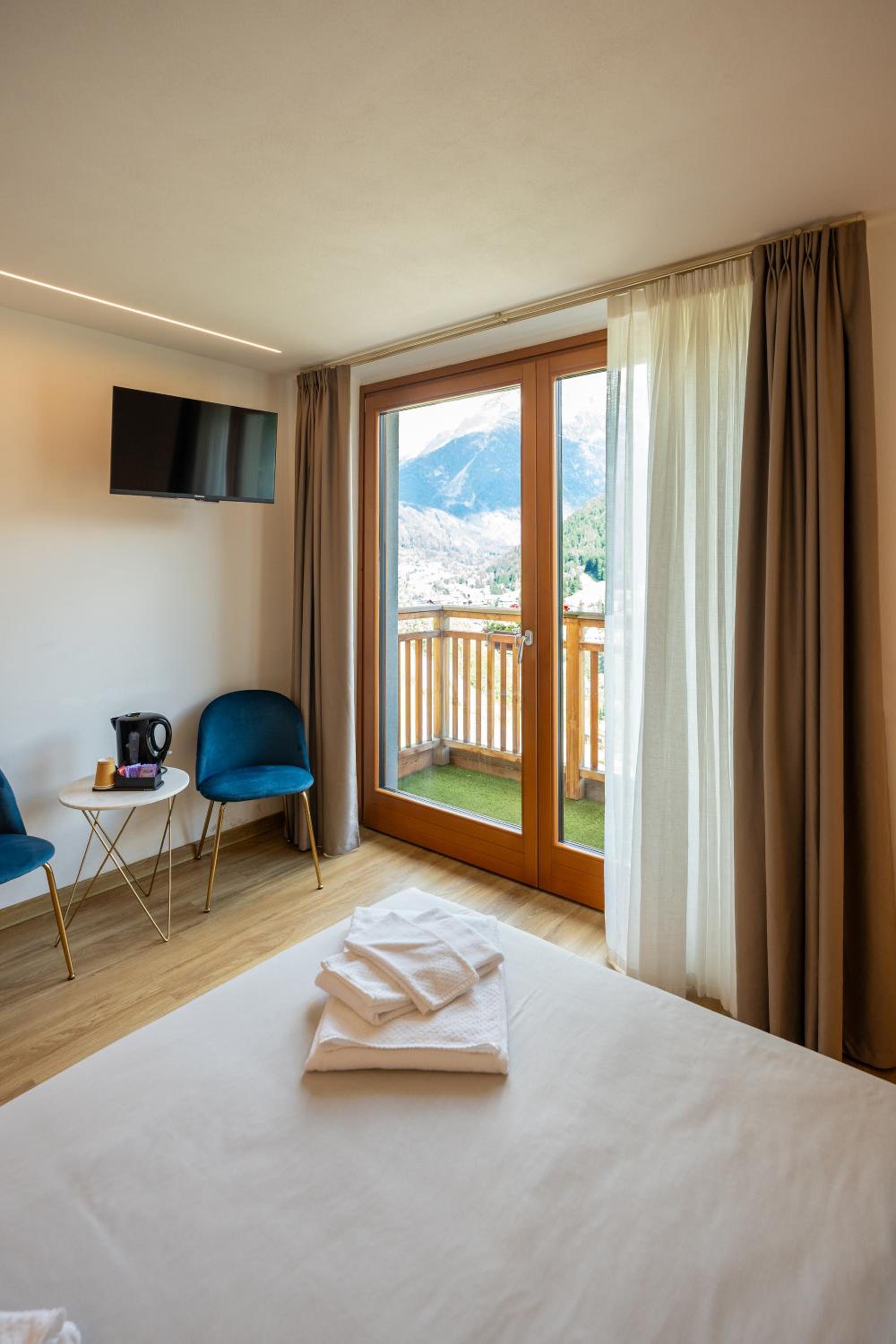 Double Room with Mountain View - Photo 4