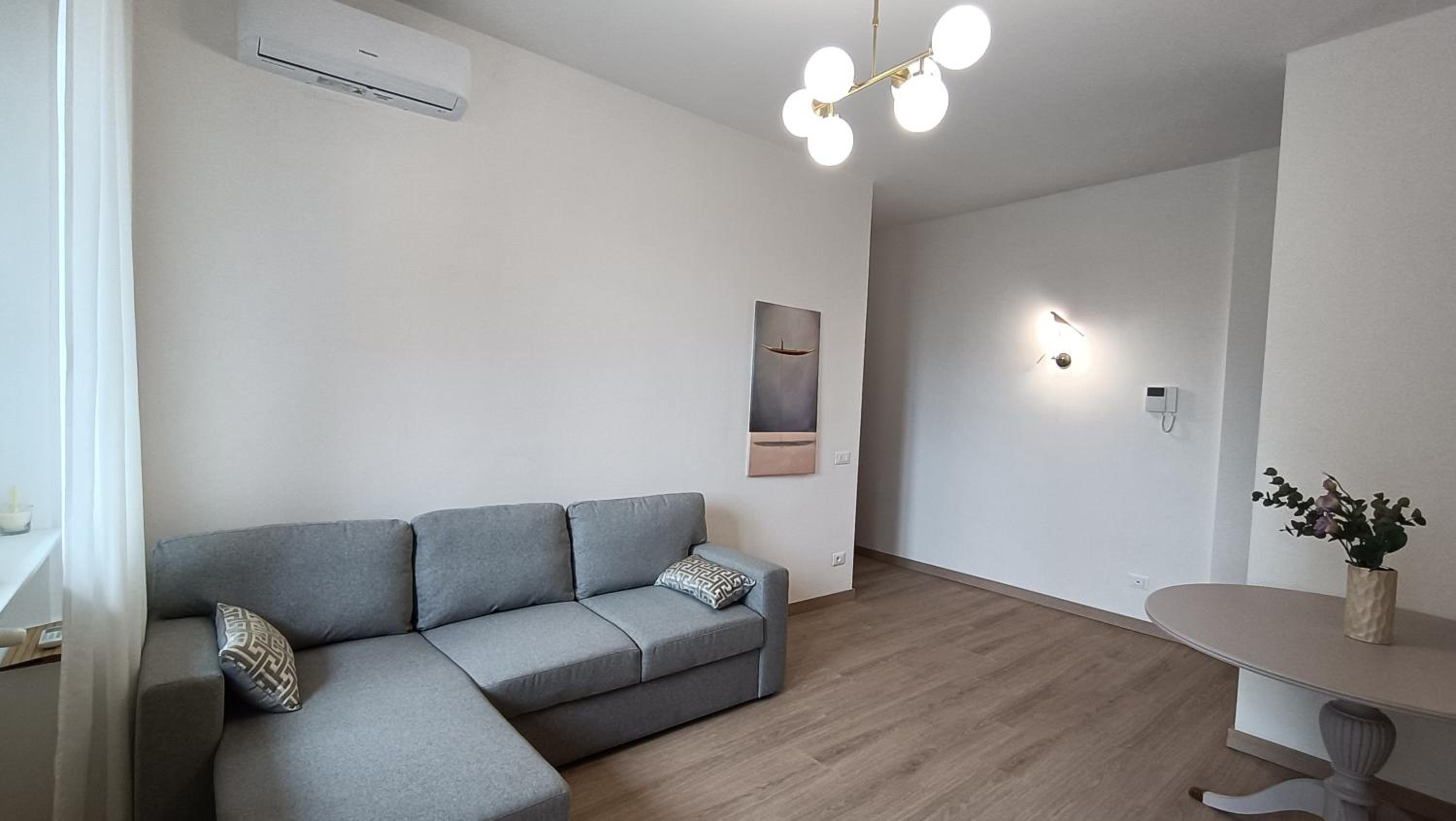 One-Bedroom Apartment photo 3