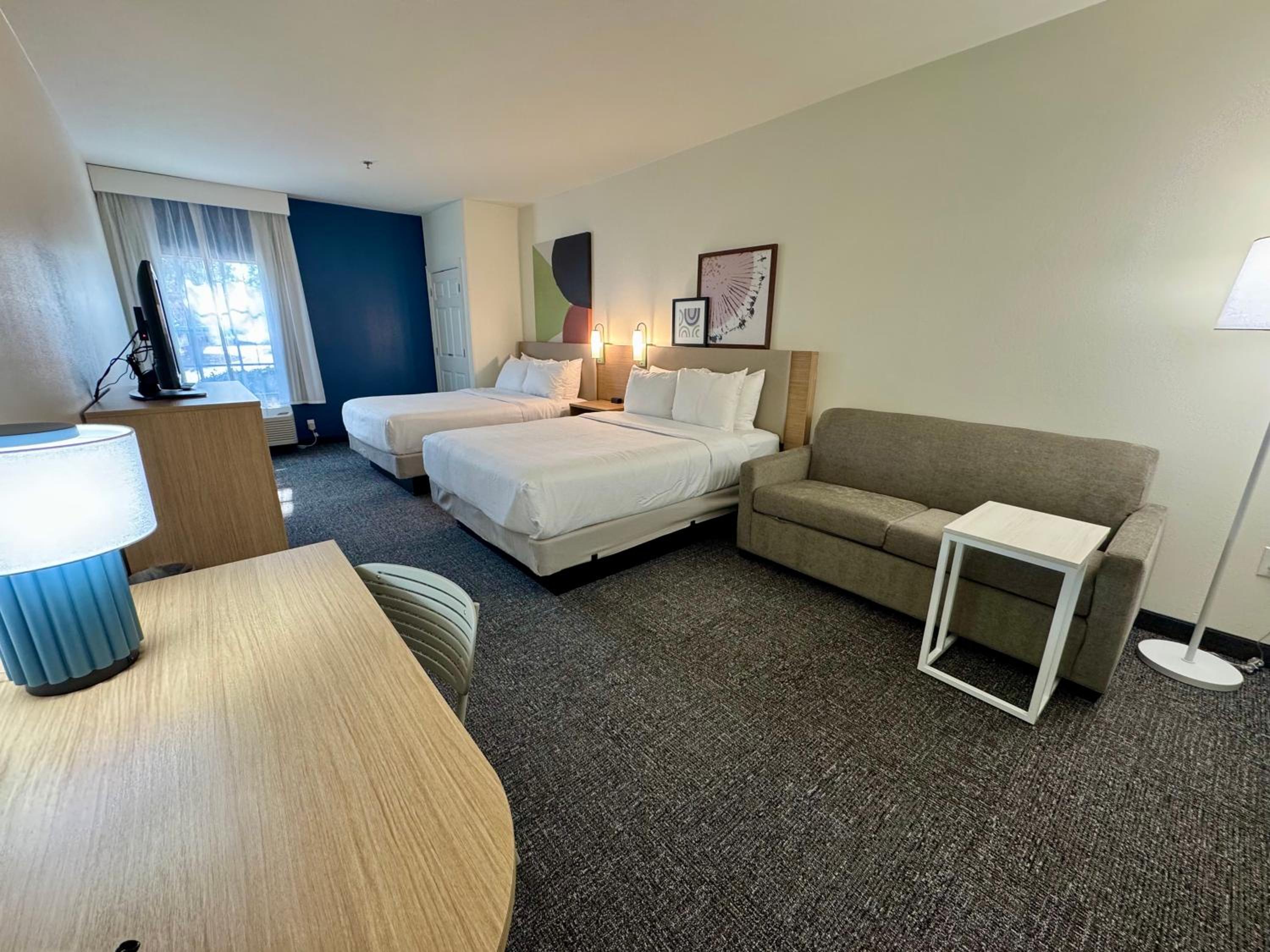Queen Room with Two Queen Beds and Sofa Bed - Bathtub - Mobility Accessible - Photo 5