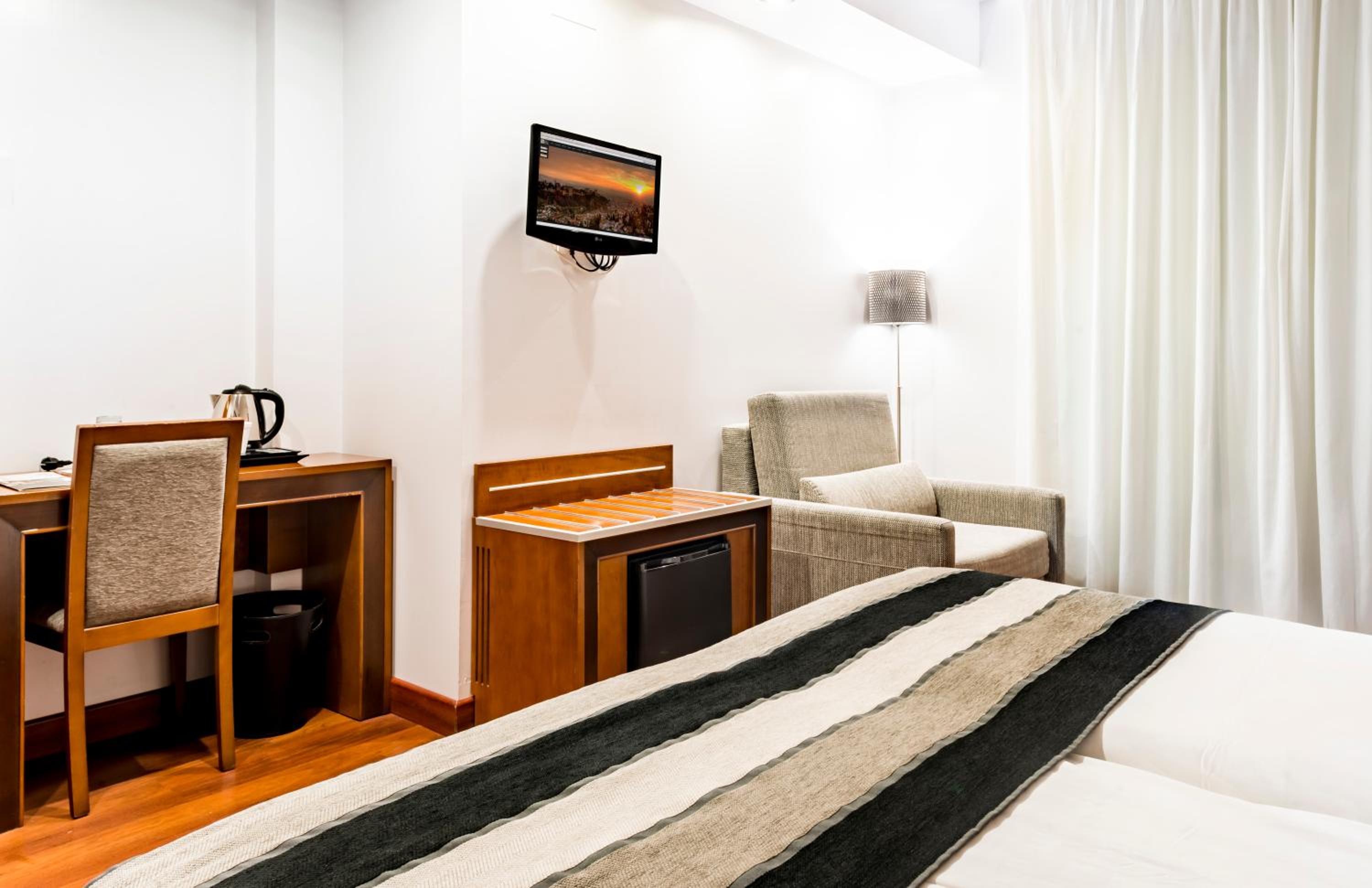 Twin Room - Photo 5