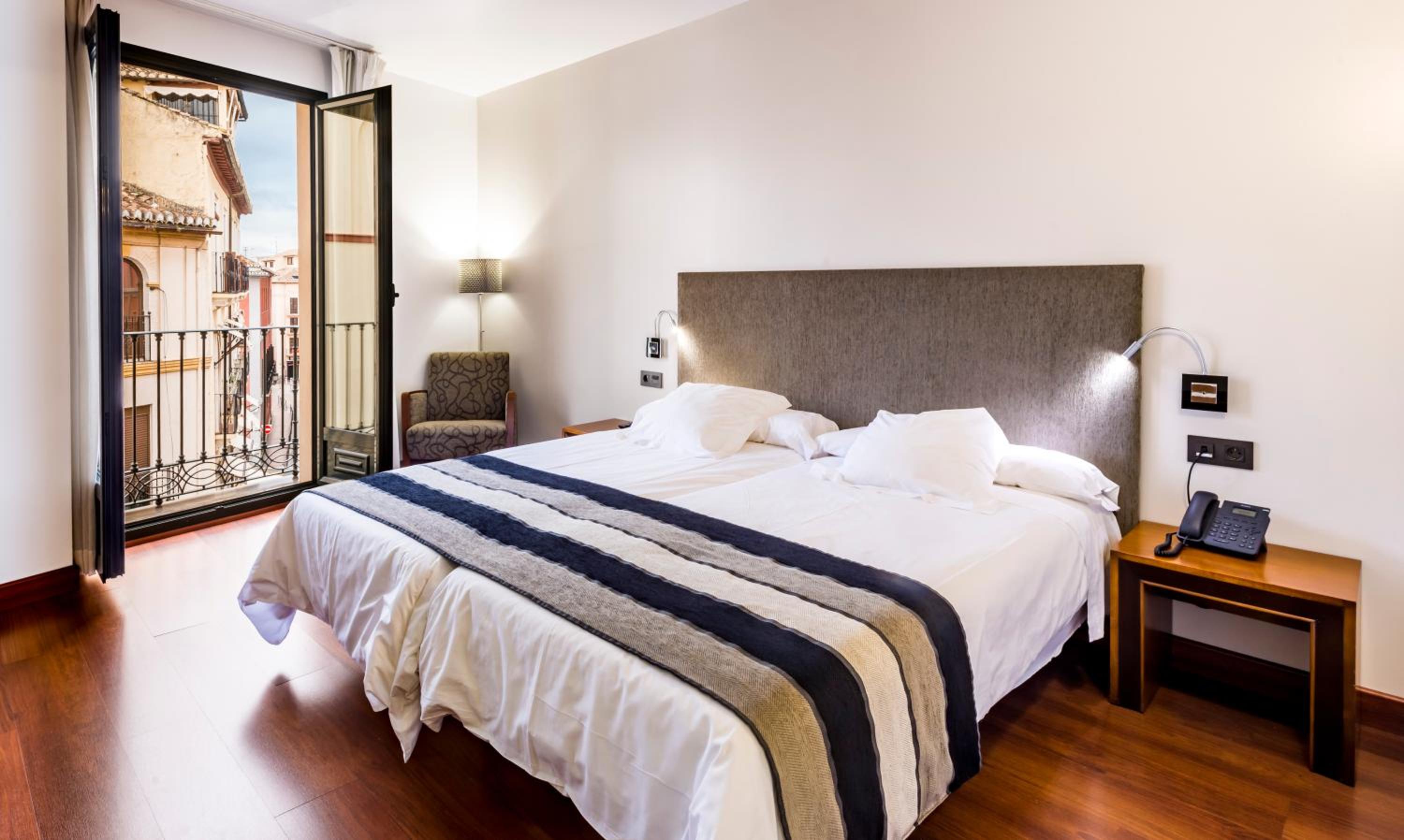 Twin Room - Photo 3