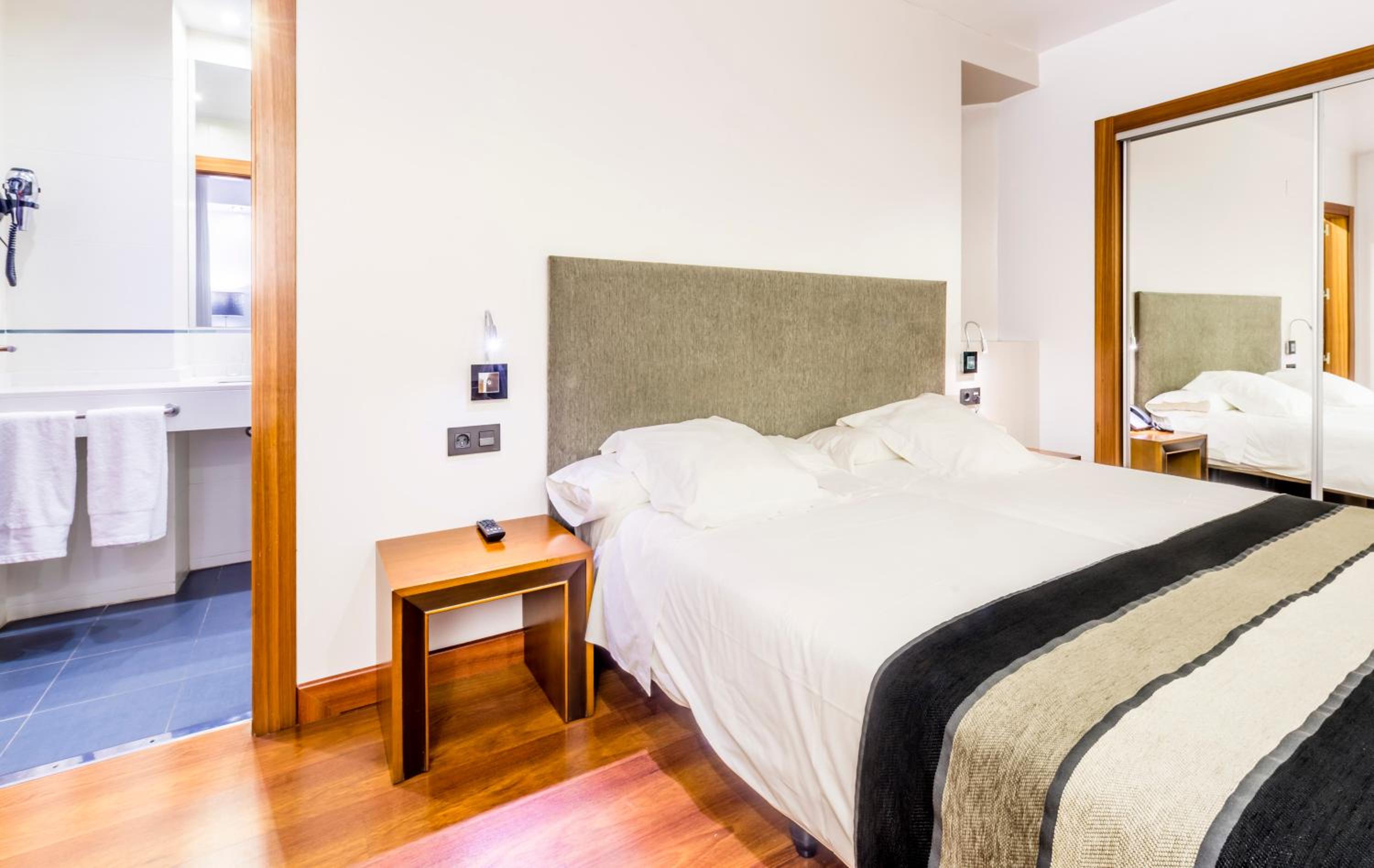 Twin Room - Photo 2