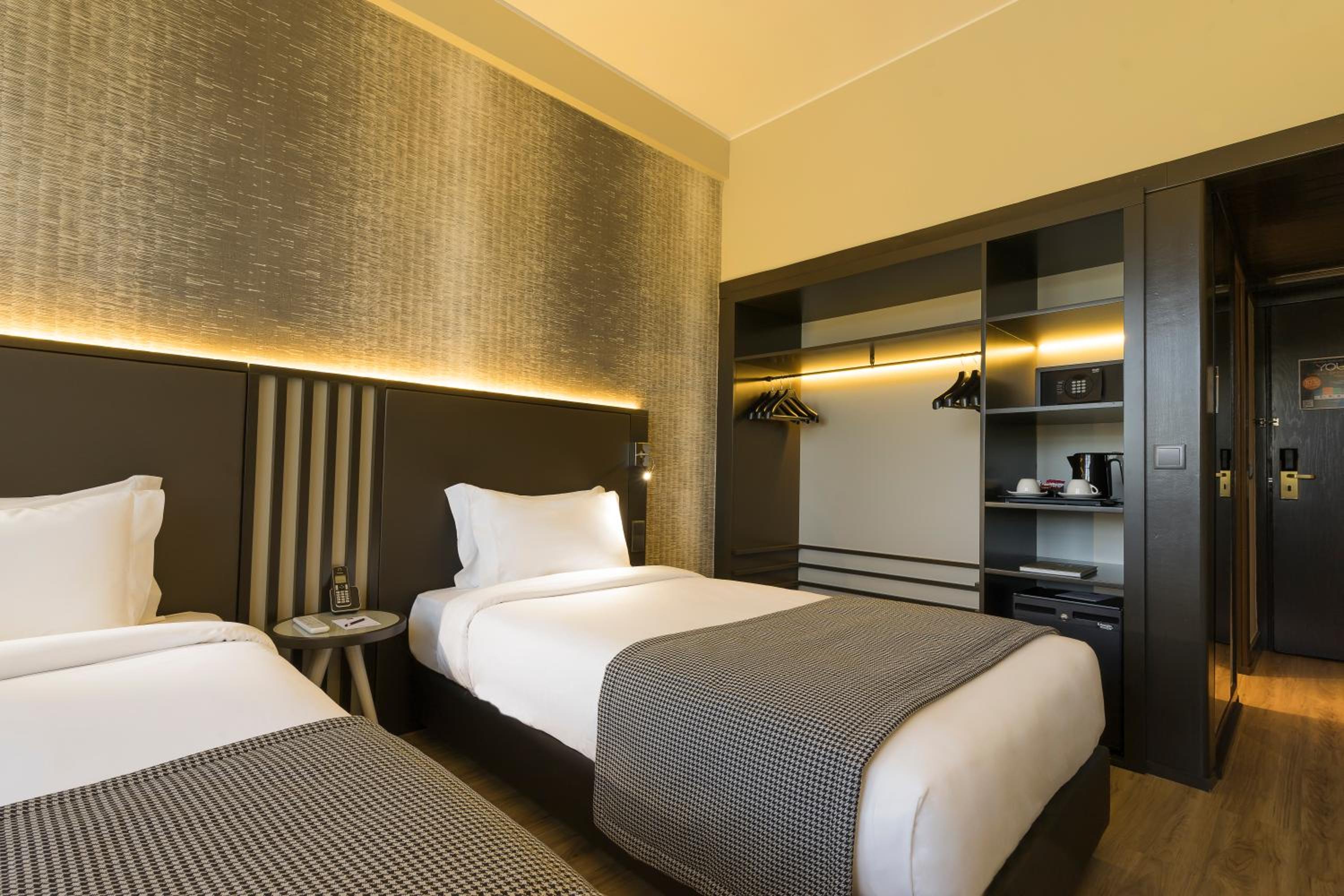 Standard Twin Room - Photo 6