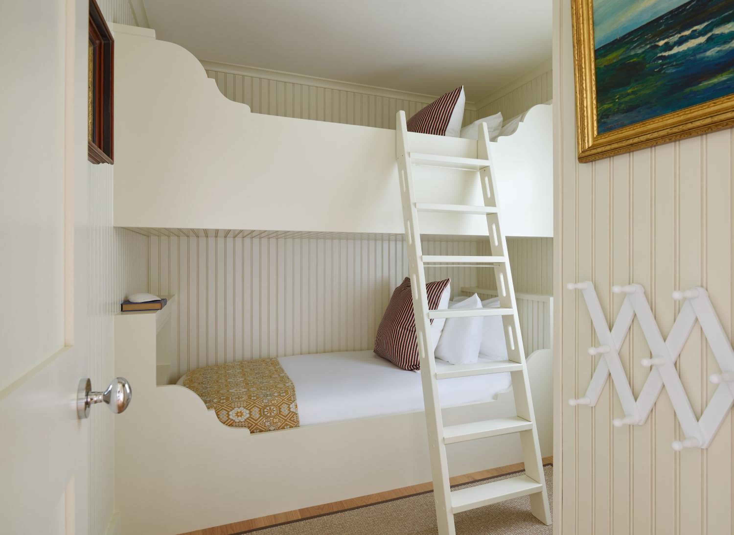 Two-Bedroom Cottage Waterview Queen Bunk