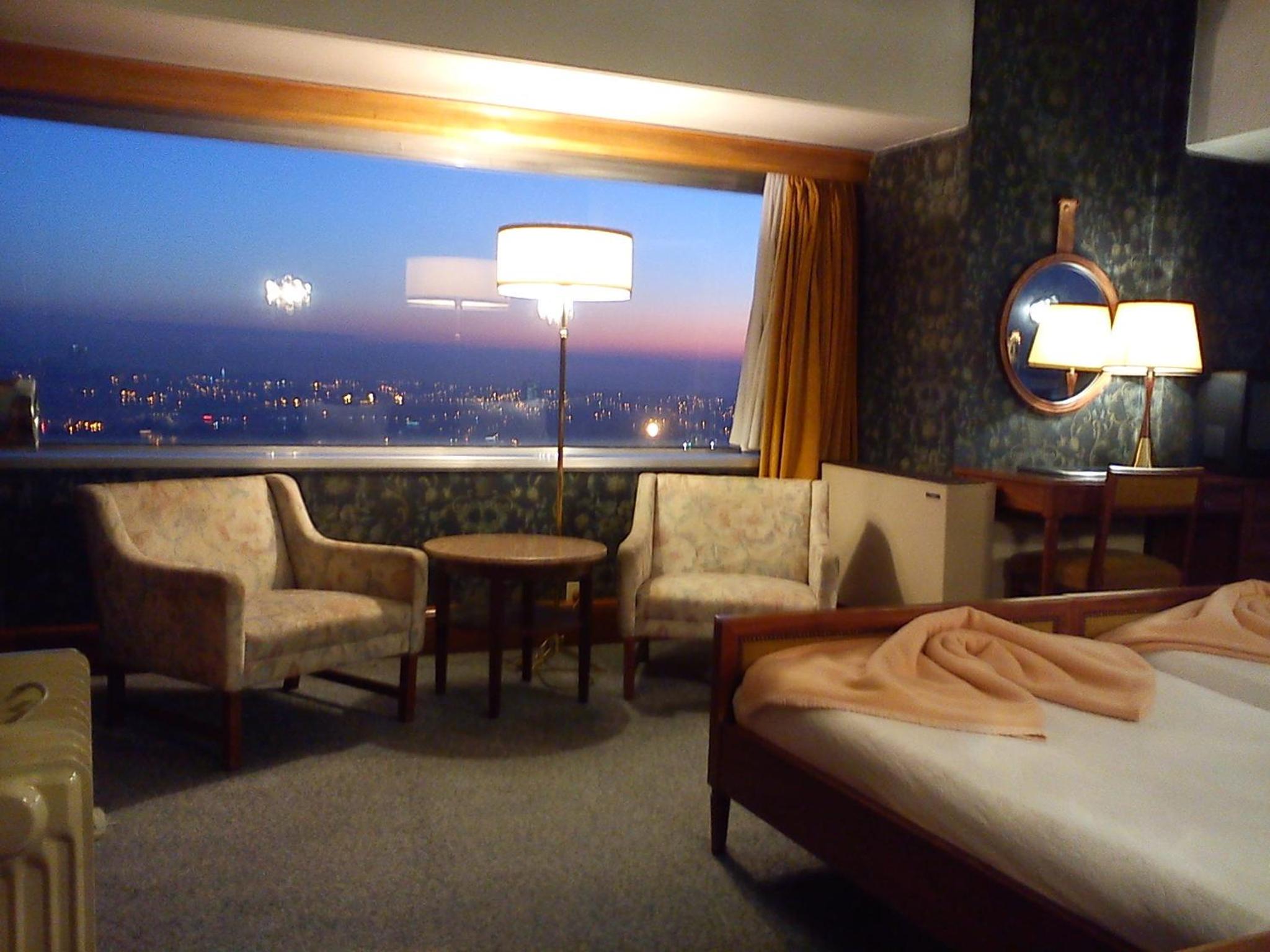 Twin Room Panoramic Corner