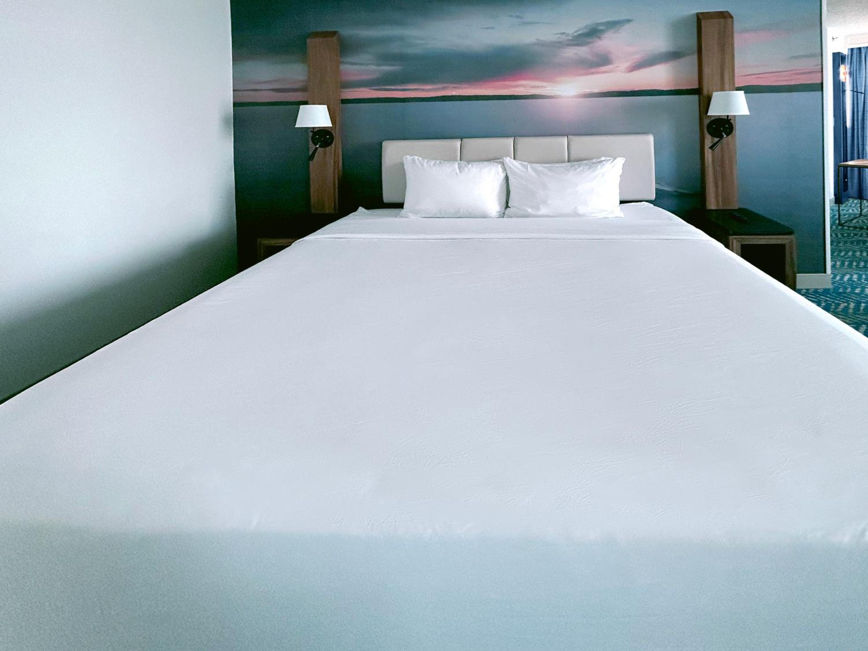 Deluxe King Room - Non-Smoking - Photo 4