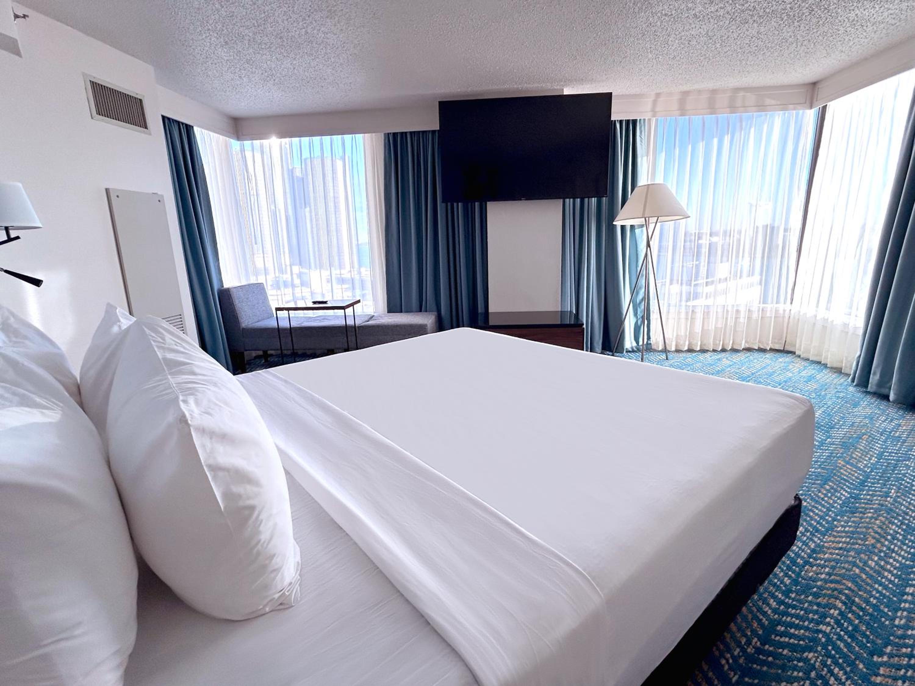 Riverfront One-Bedroom Master Suite - Non-Smoking - Photo 4