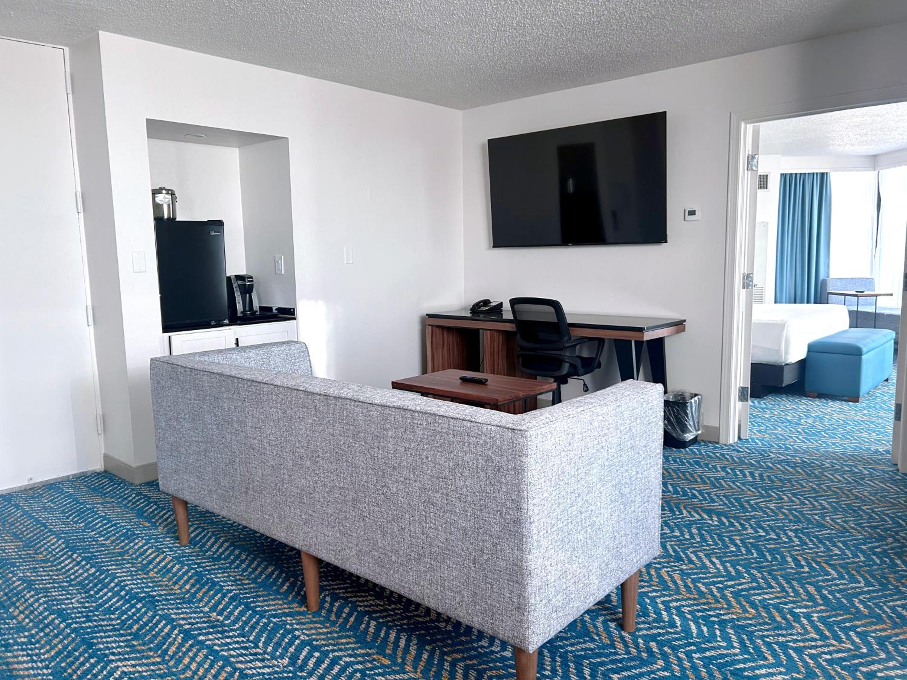 Riverfront One-Bedroom Master Suite - Non-Smoking - Photo 3