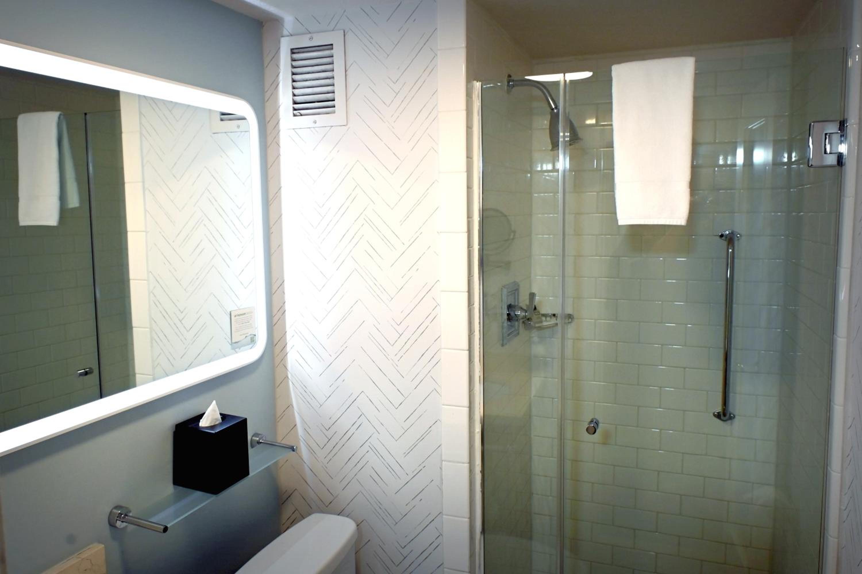 Riverfront One-Bedroom Master Suite - Non-Smoking - Photo 5