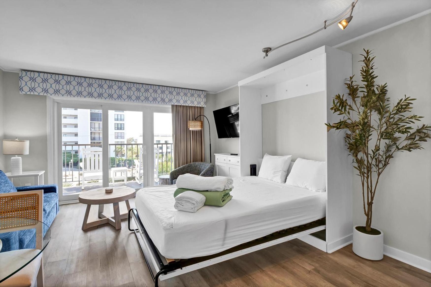 One-Bedroom Apartment With Pool View photo 2