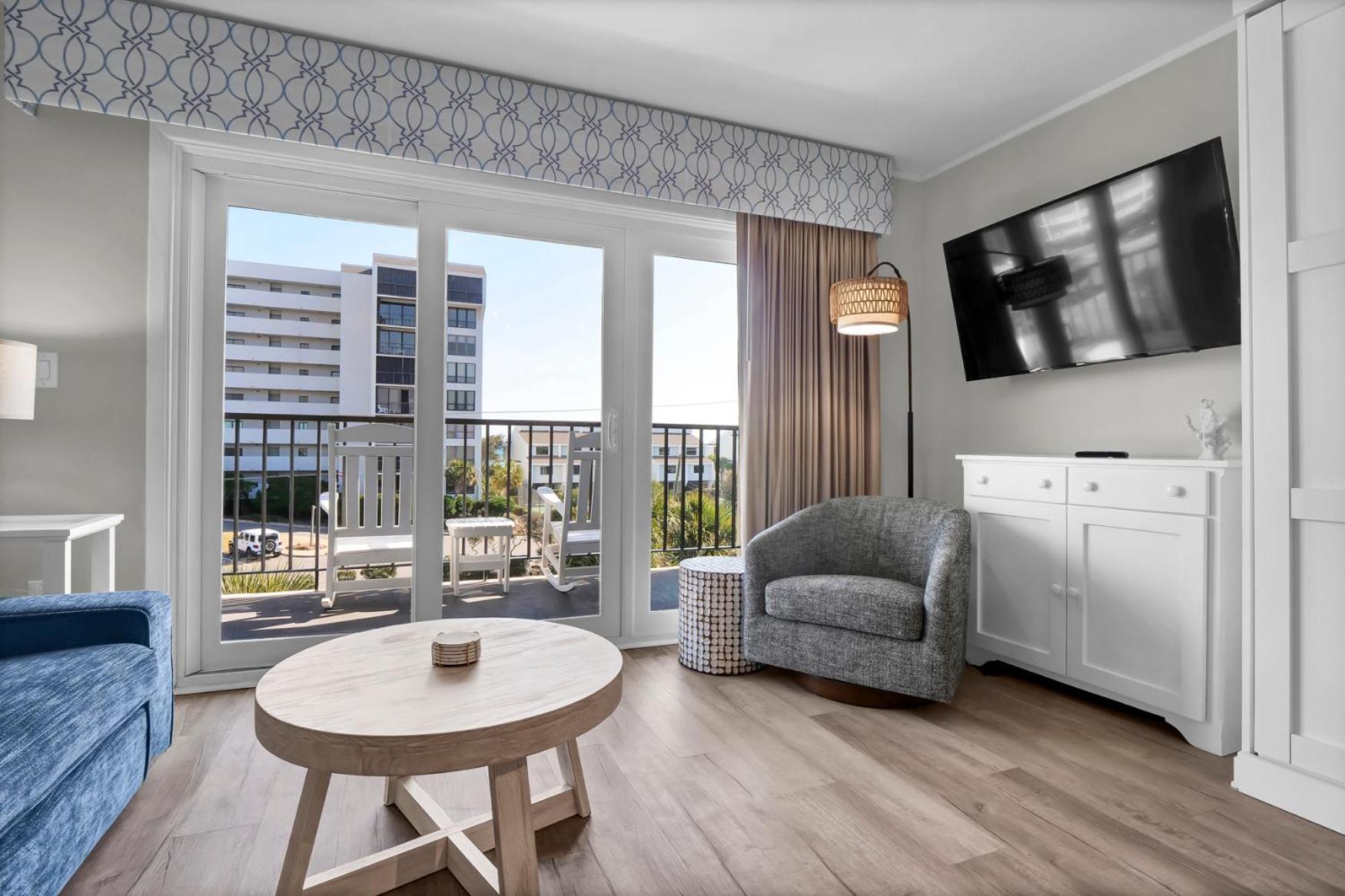 One-Bedroom Apartment with Pool View photo 1