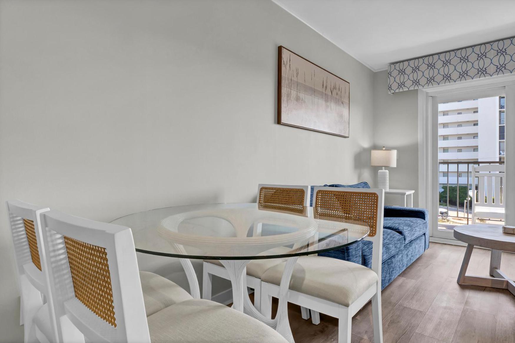 One-Bedroom Apartment with Pool View photo 3