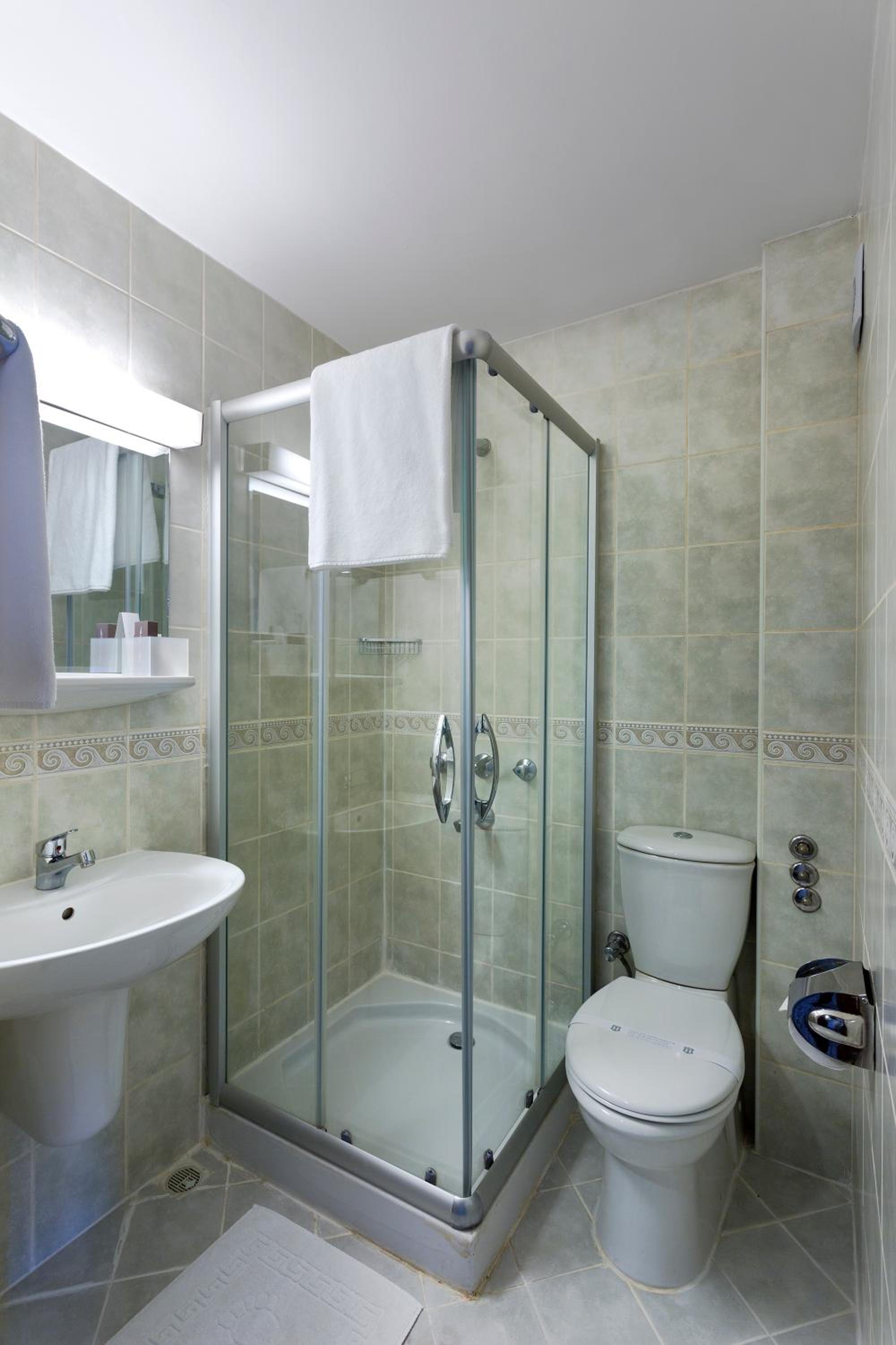 Standard Double or Twin Room photo 3
